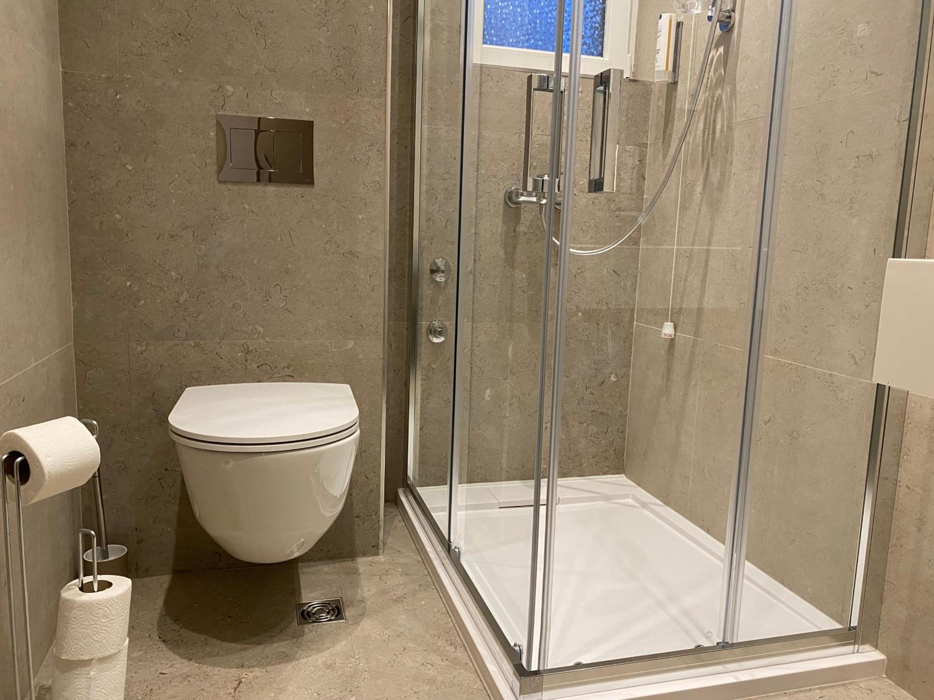 Triple Room with Bathroom - Photo 7