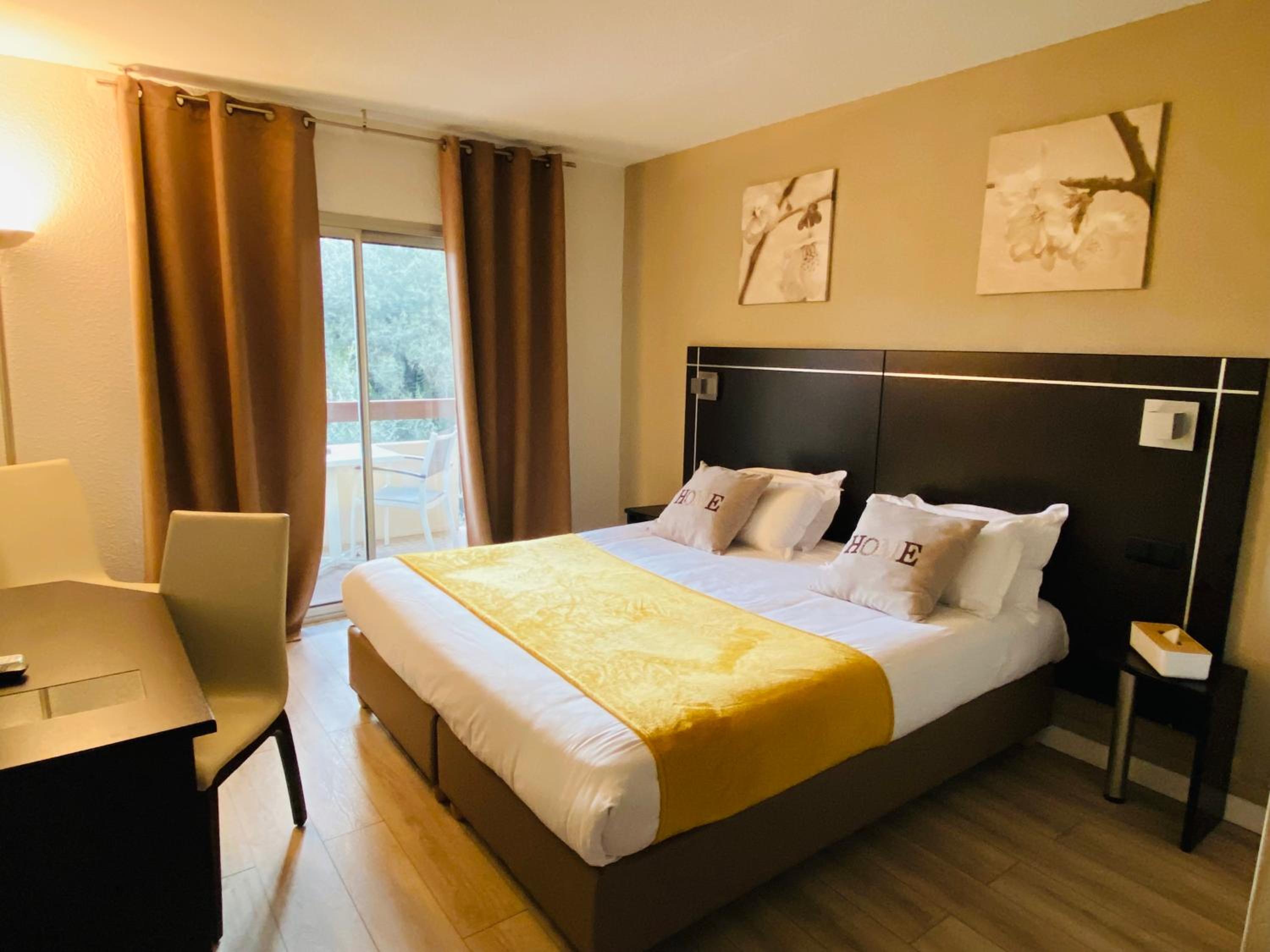 Comfort Room with Balcony  - Photo 1