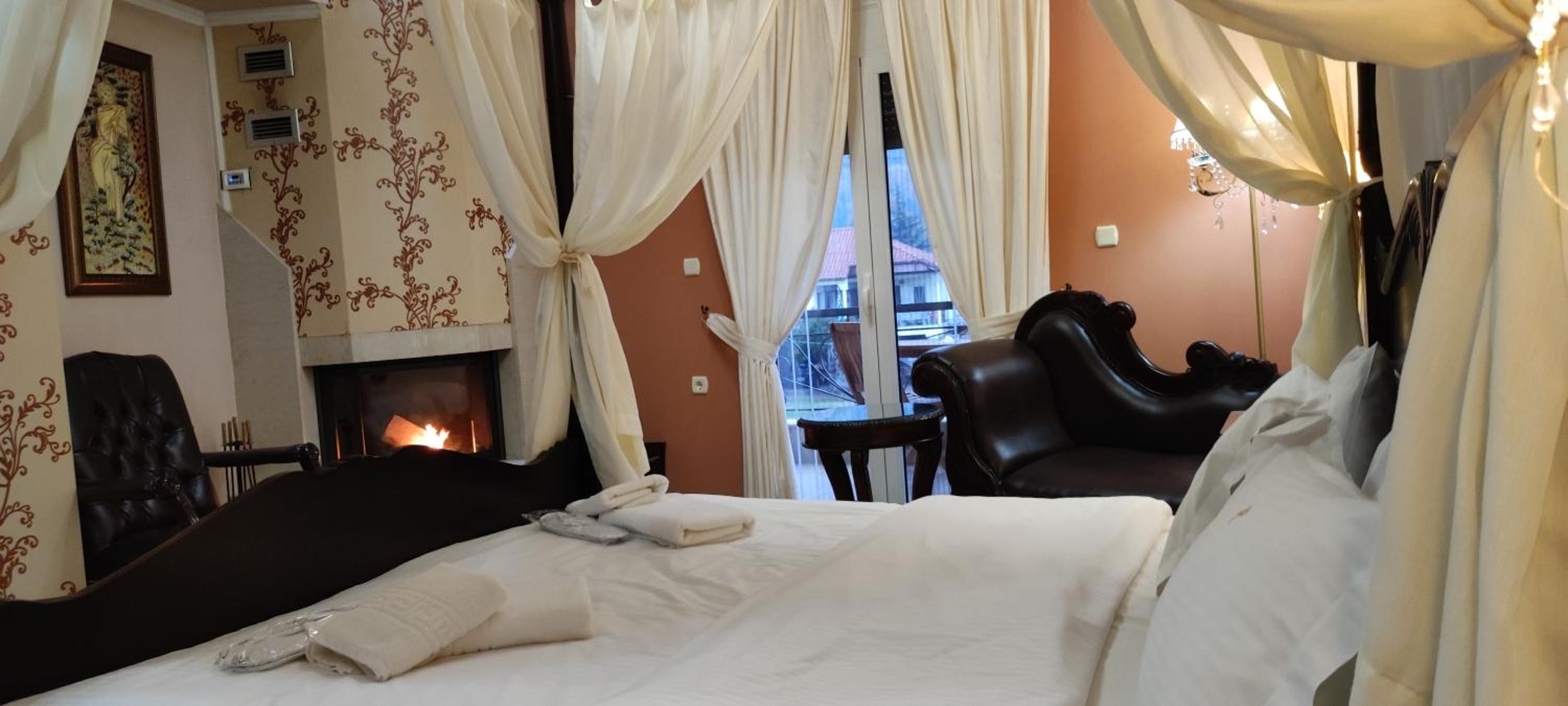 Double or Twin Room - Photo 10