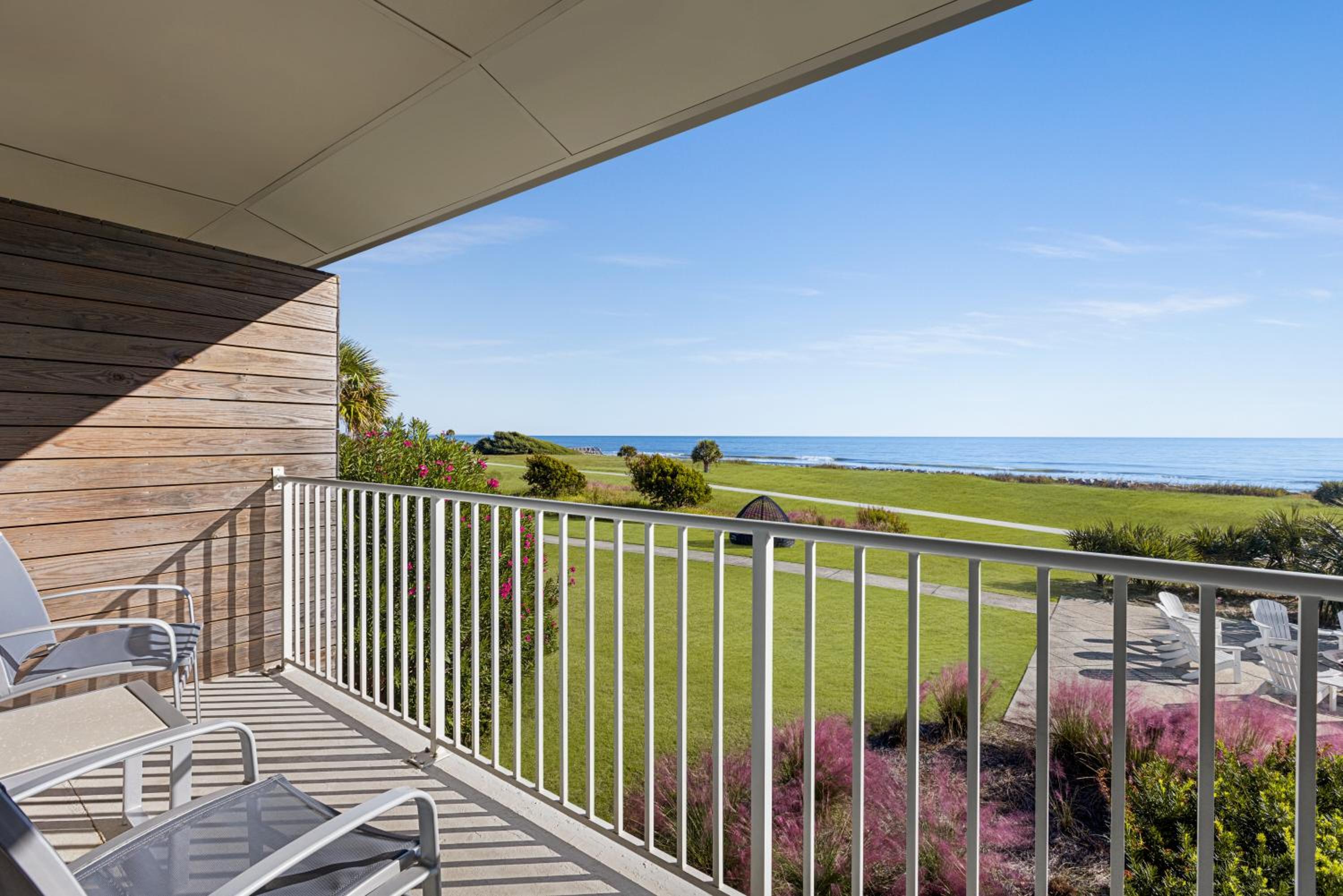 Queen Room with Two Queen Beds- Oceanfront - Photo 4
