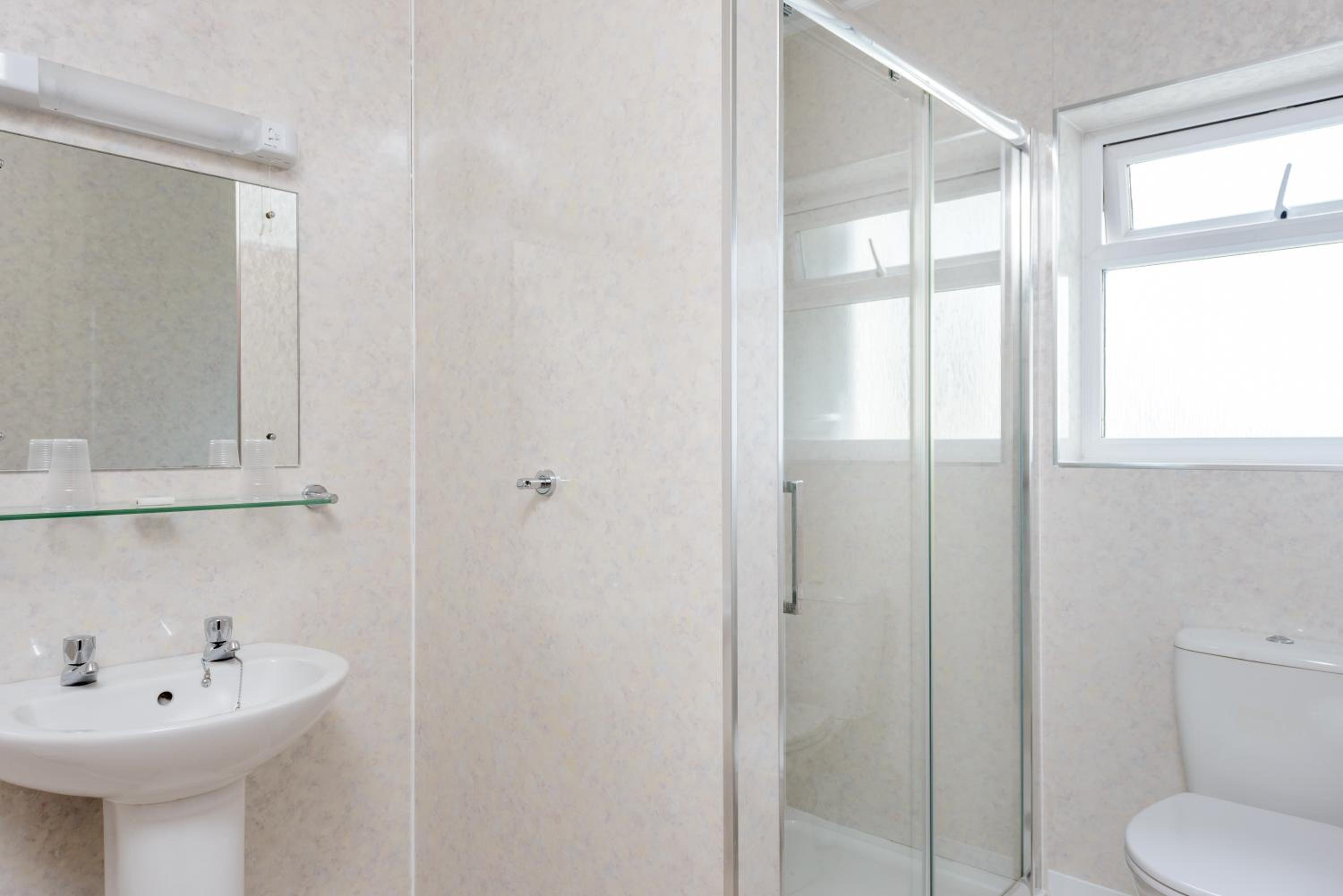 Double Room - Photo 7