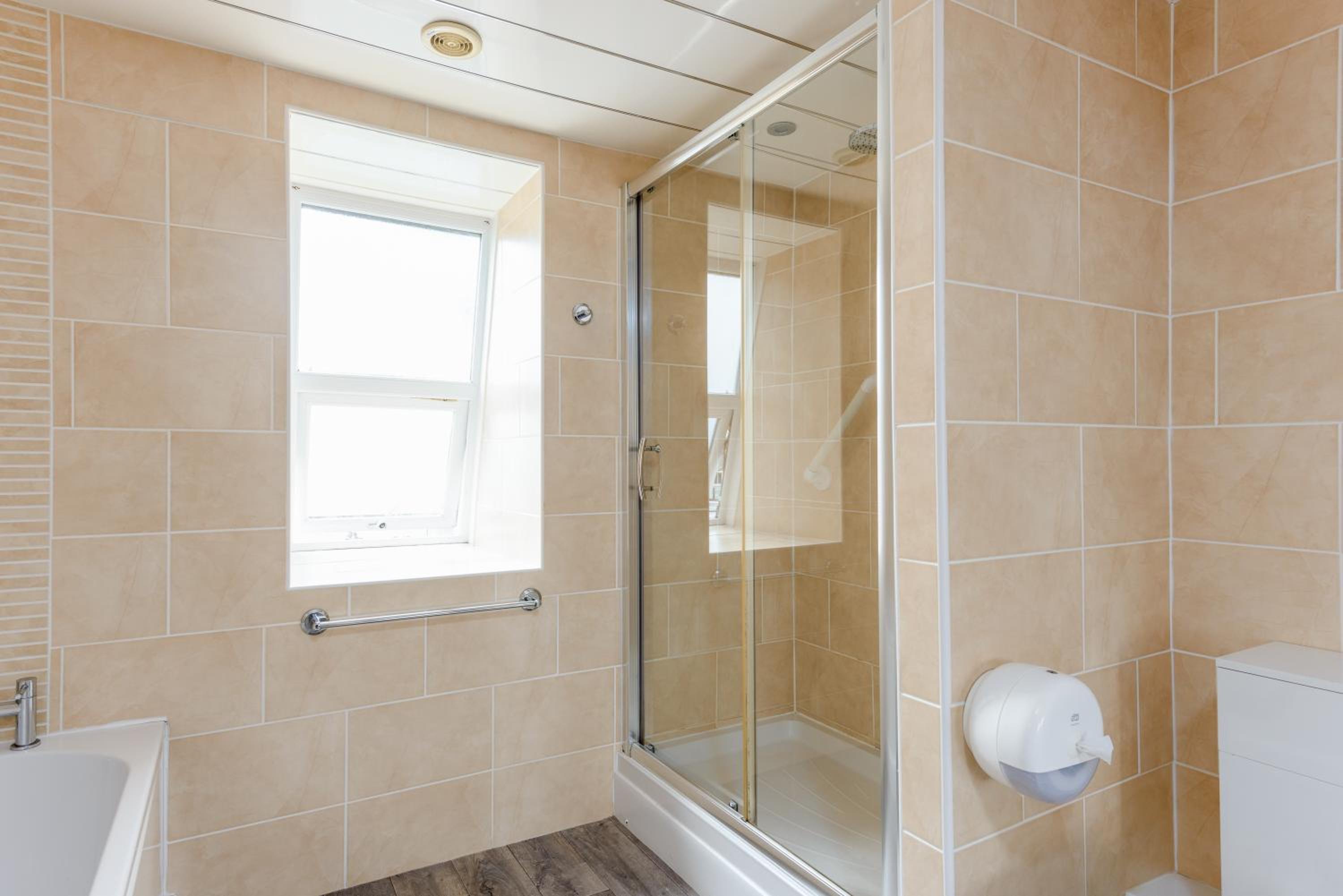 Double Room - Photo 8