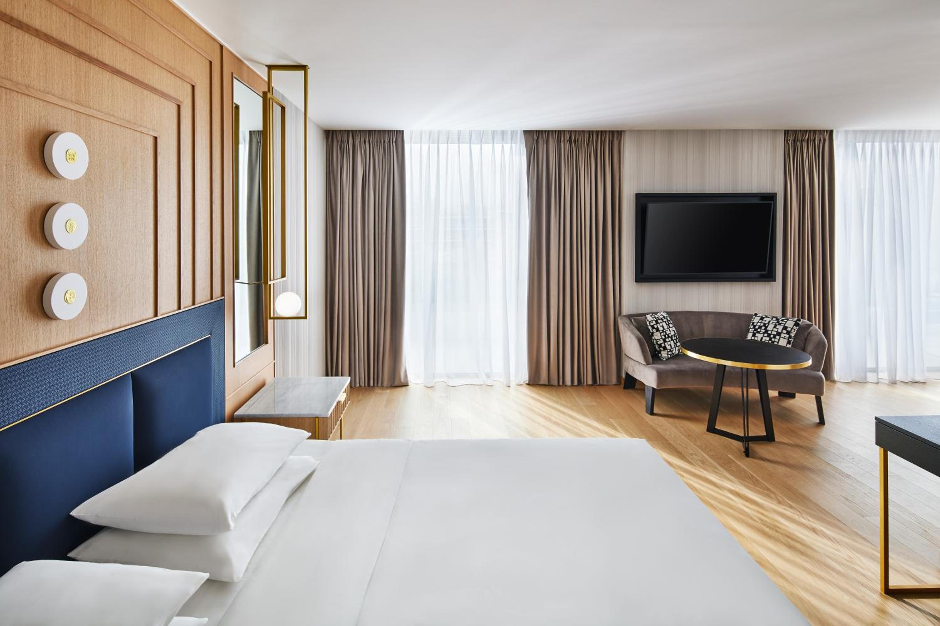 Junior King Suite