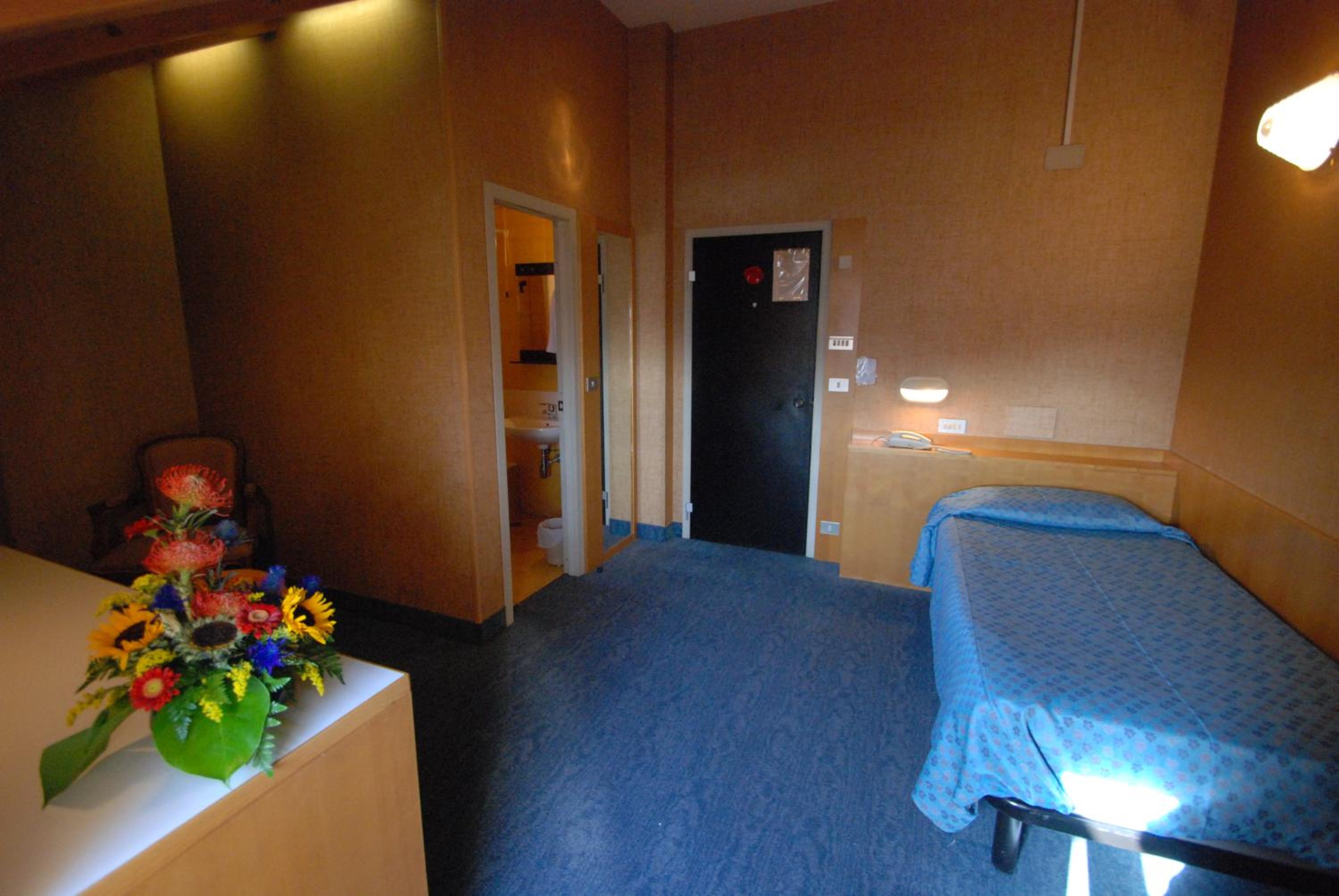 Double Room - Photo 5