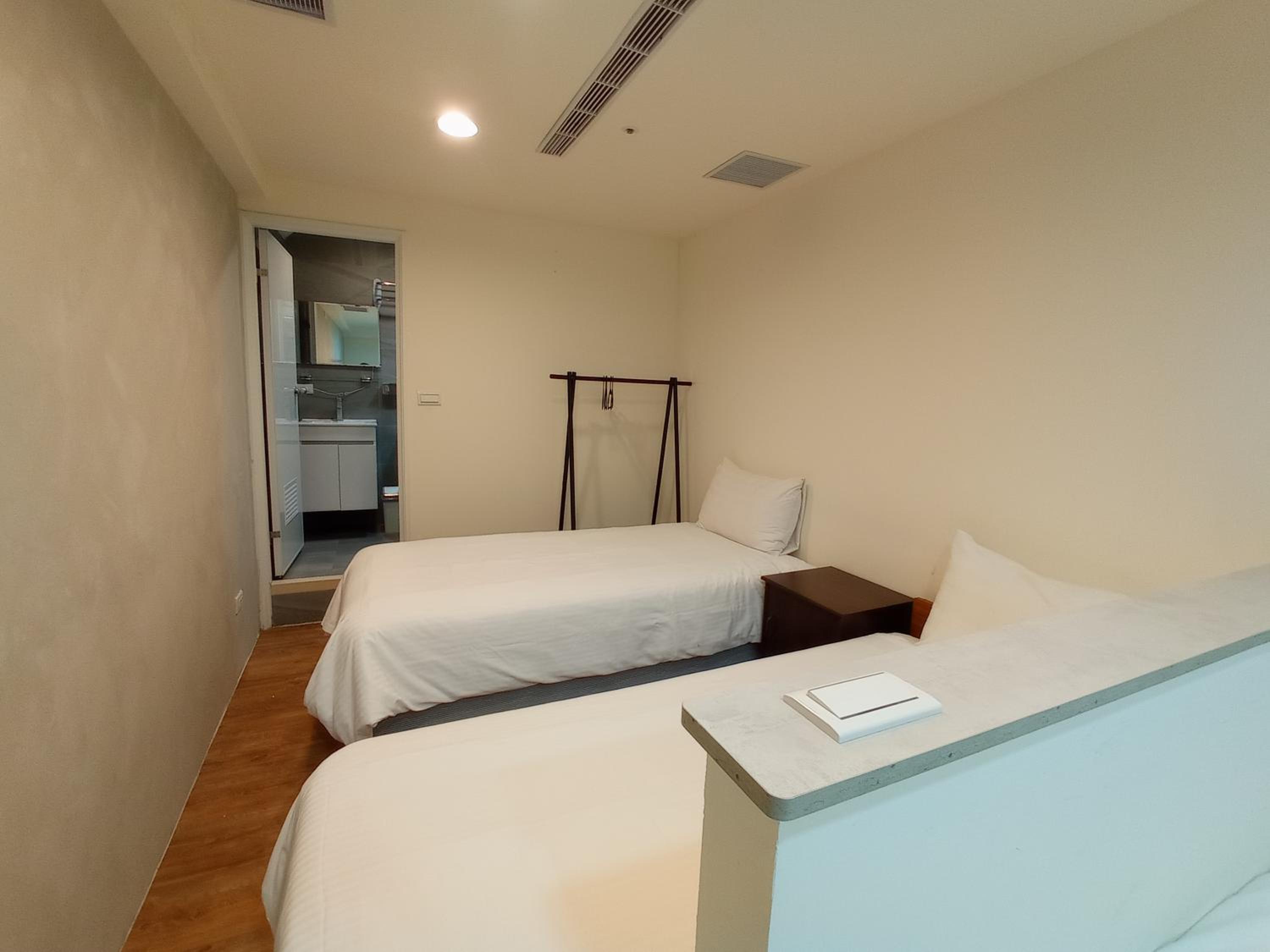 Basic Triple Room with Shared Bathroom