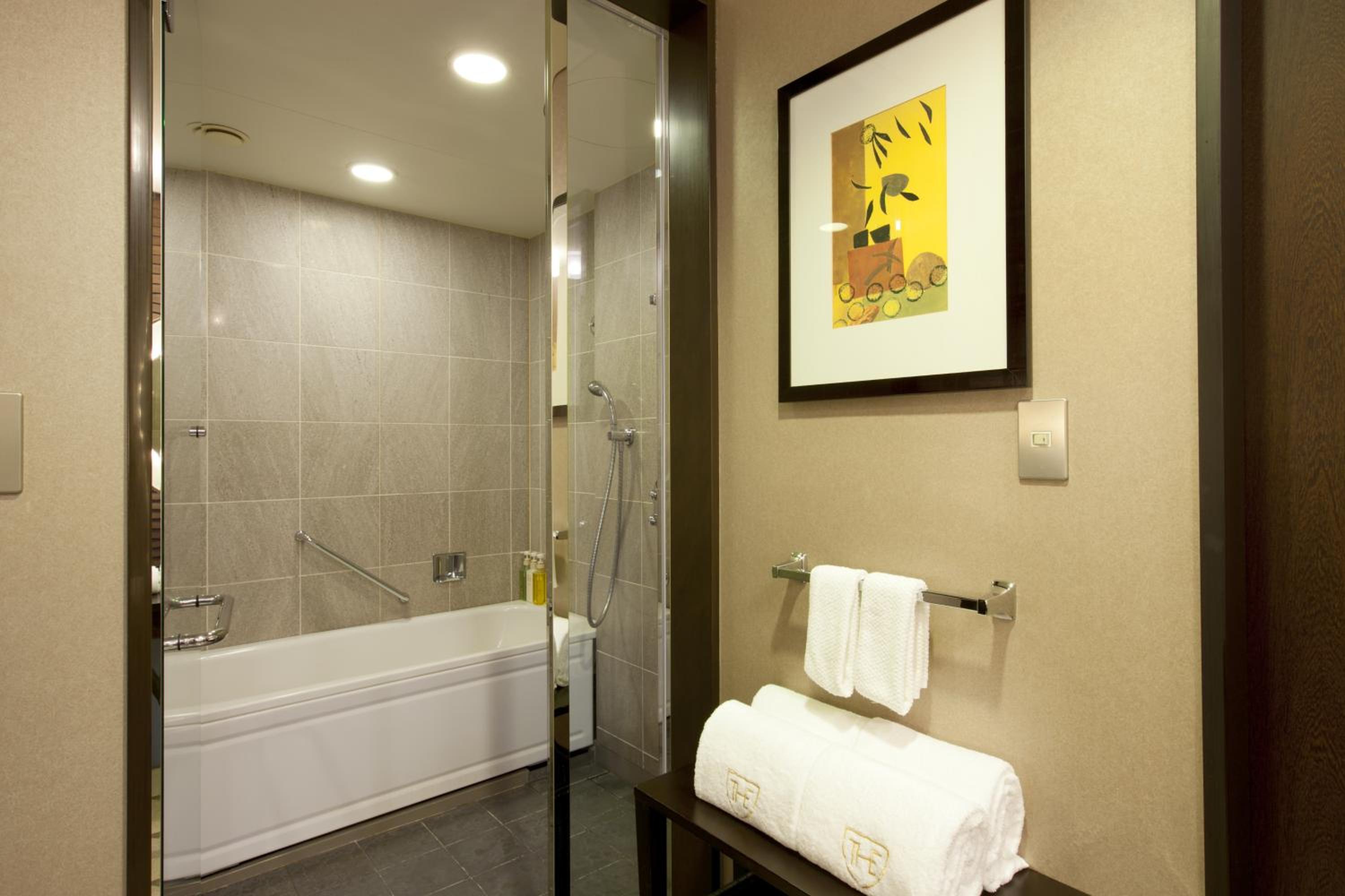 Junior Suite Twin Room + 2 Extra beds (4 person) photo 2