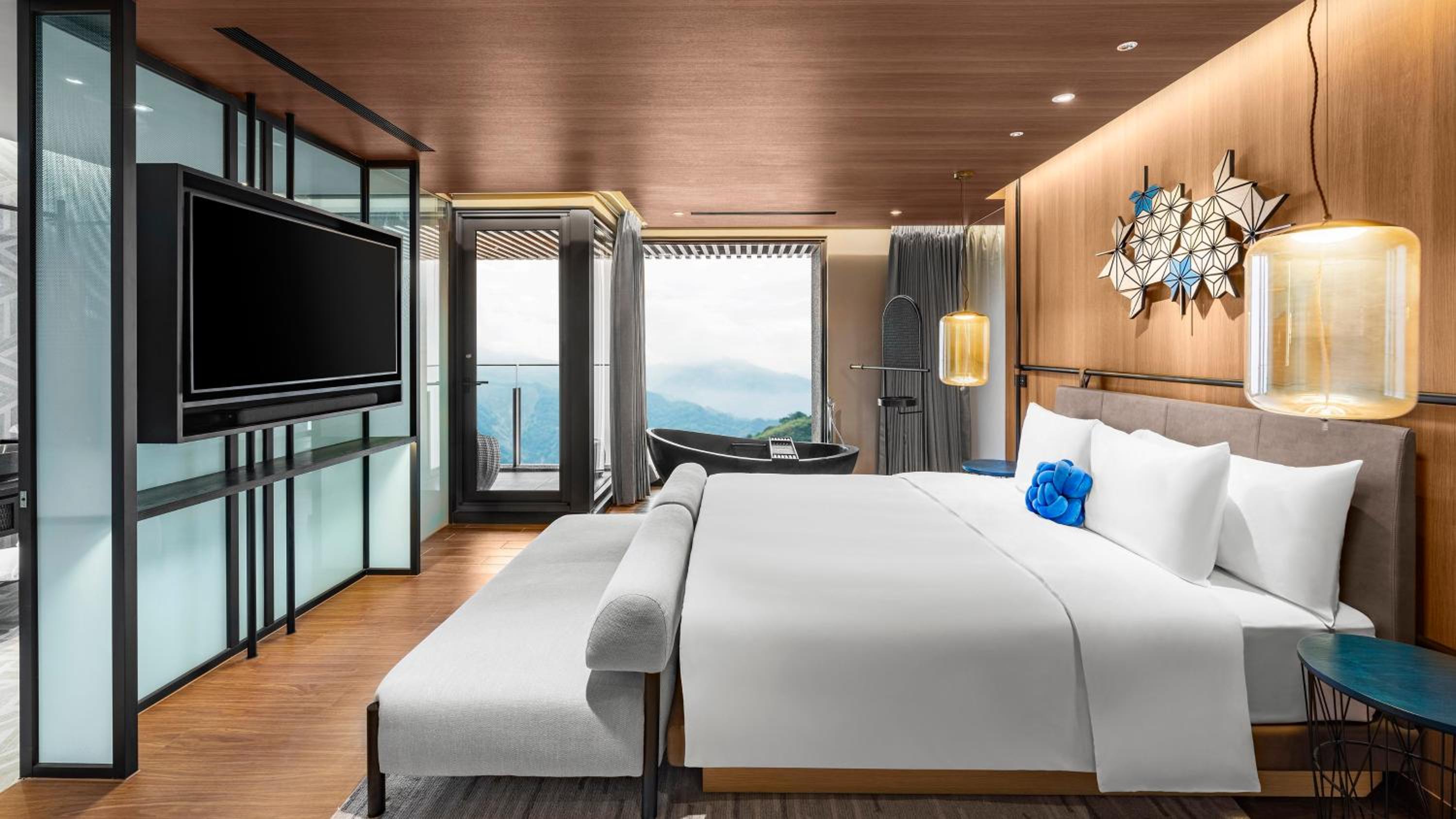 One-Bedroom Suite - Photo 6