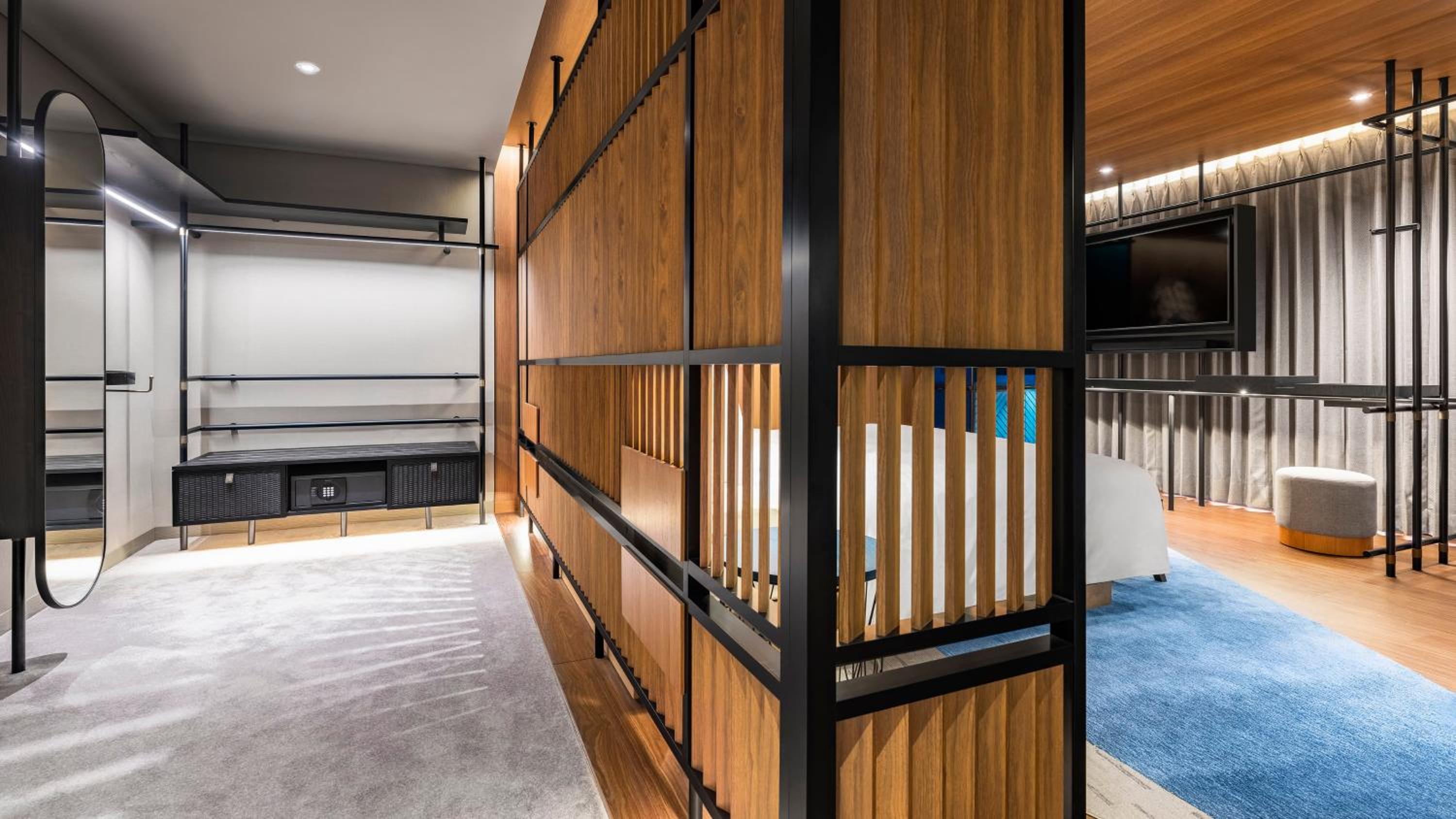 Double Suite with Two Double Beds - Non-Smoking - Photo 1