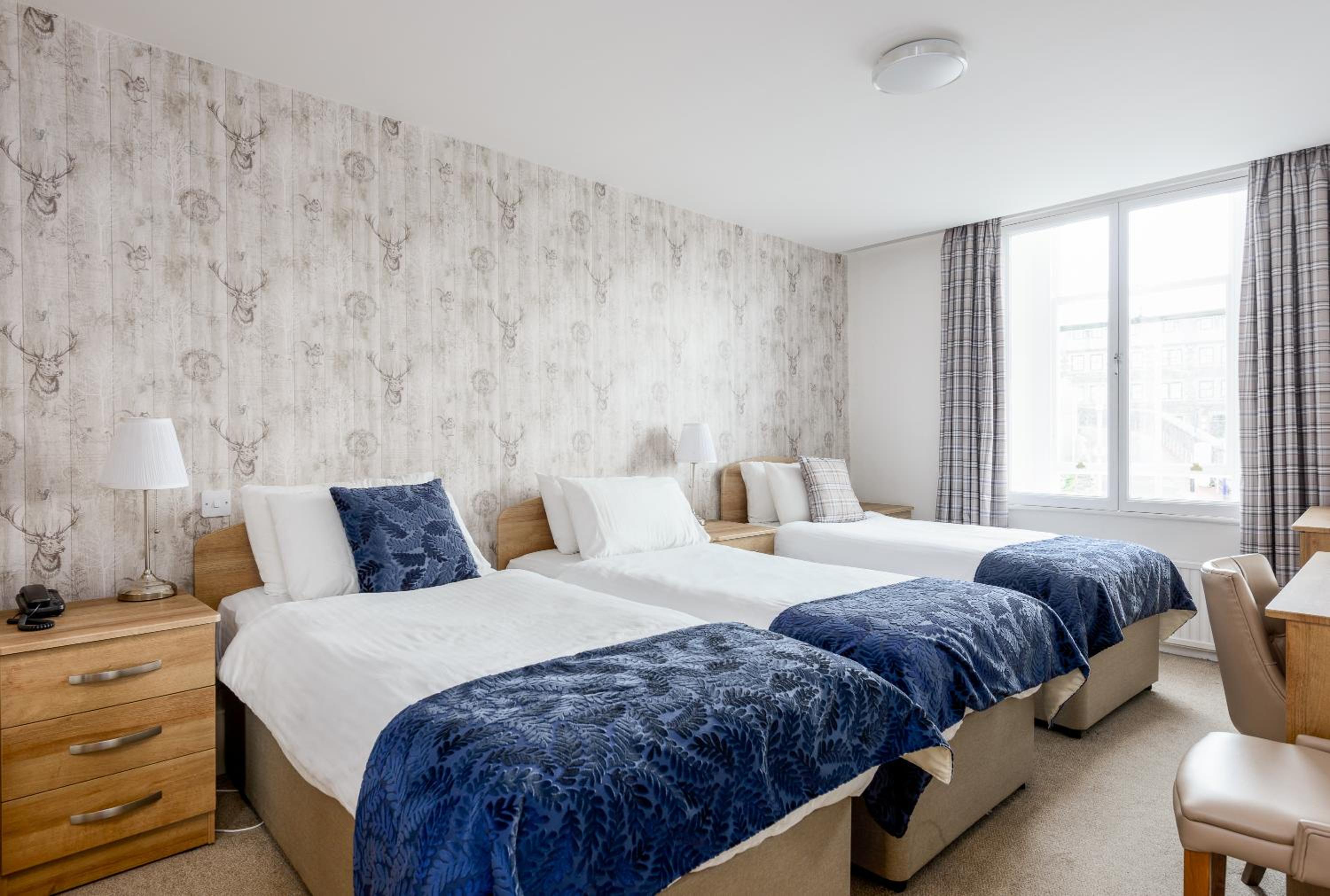 Standard Room with Three Single Beds - Non-Smoking - Photo 4