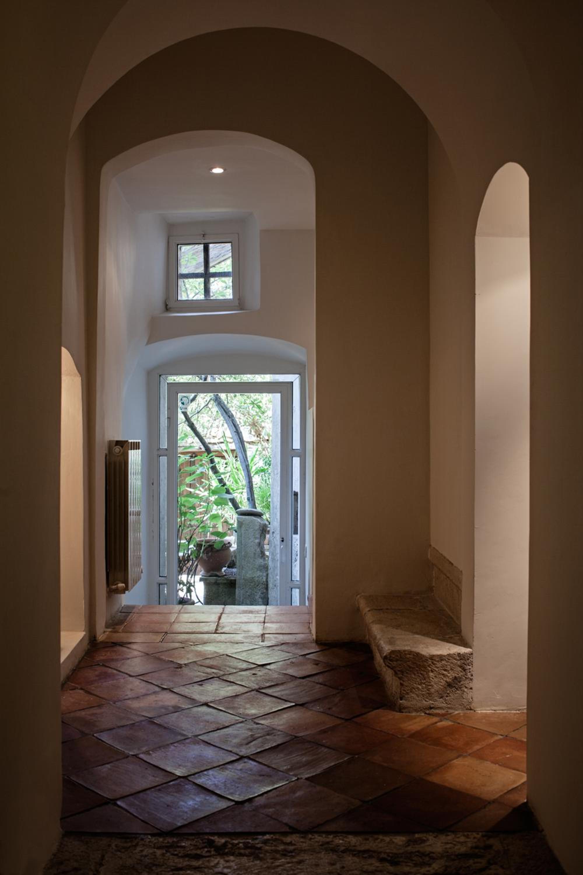 Suite with Lake View and Patio - Photo 10