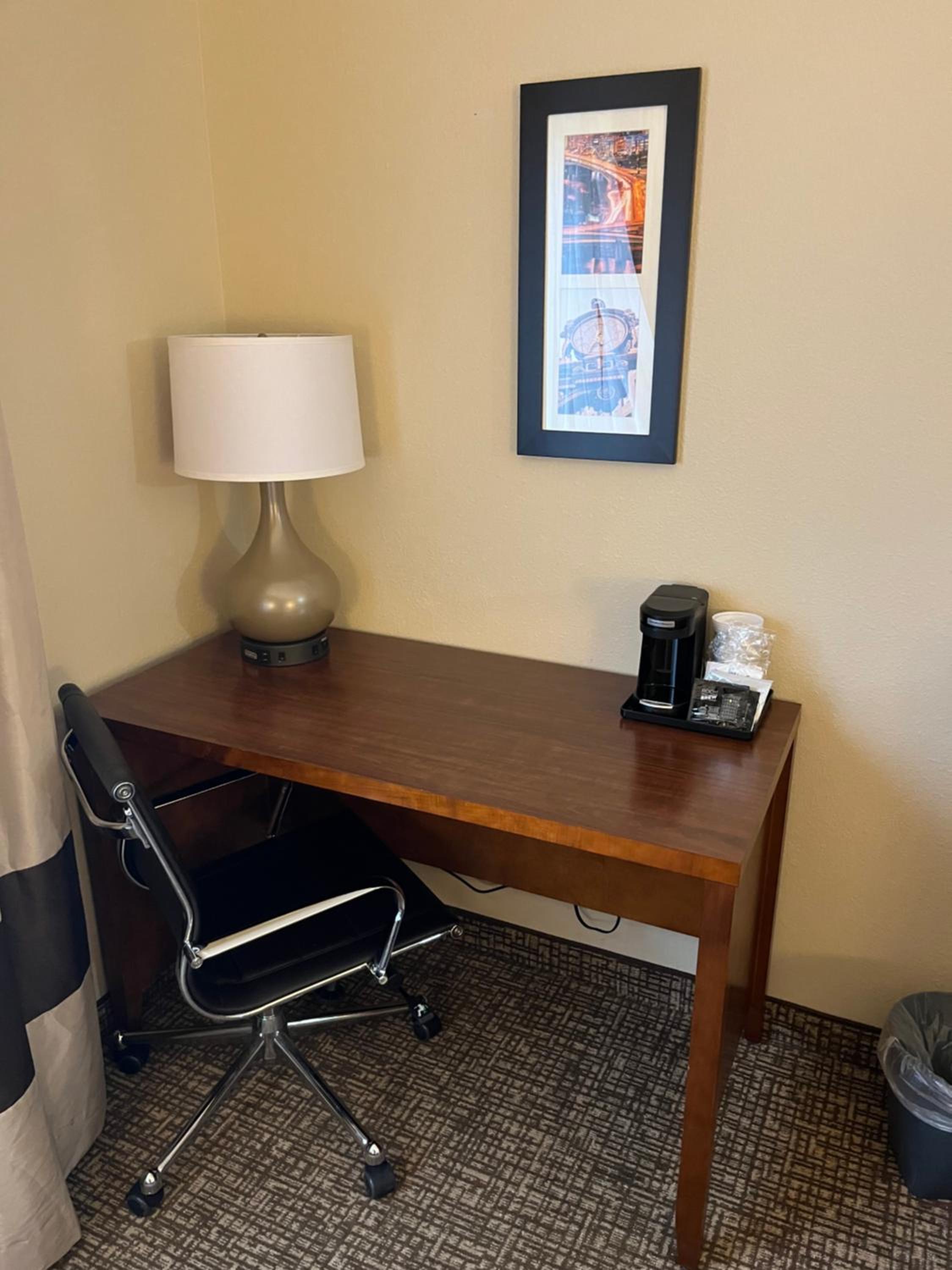 King Room - Non-Smoking - Photo 2