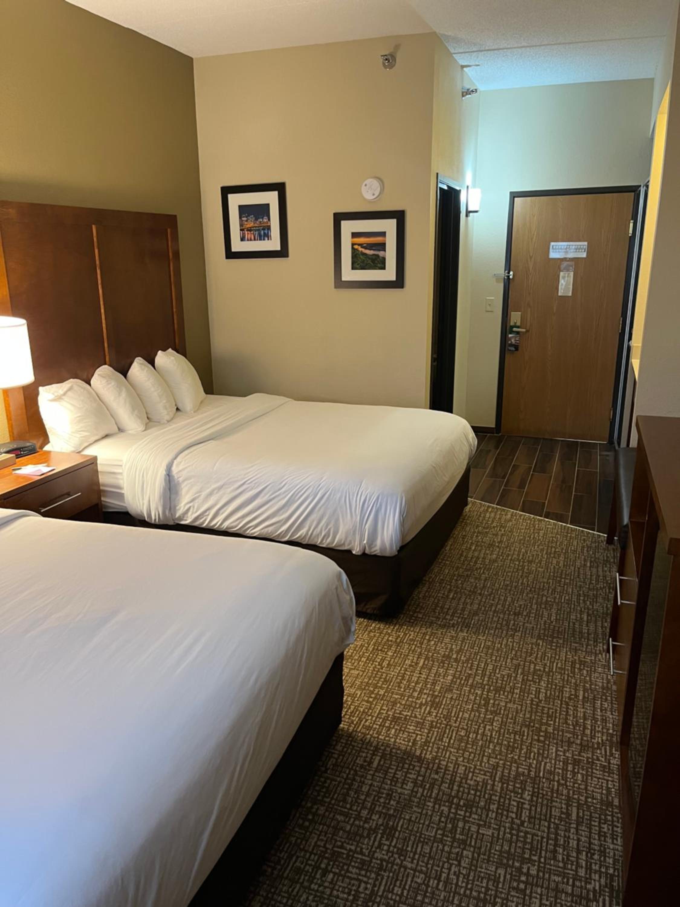 Queen Room with Two Queen Beds - Non-Smoking - Photo 1