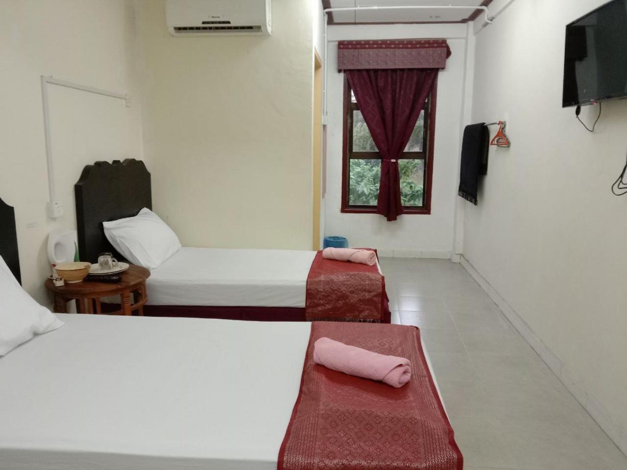 Standard Twin Room - Photo 3