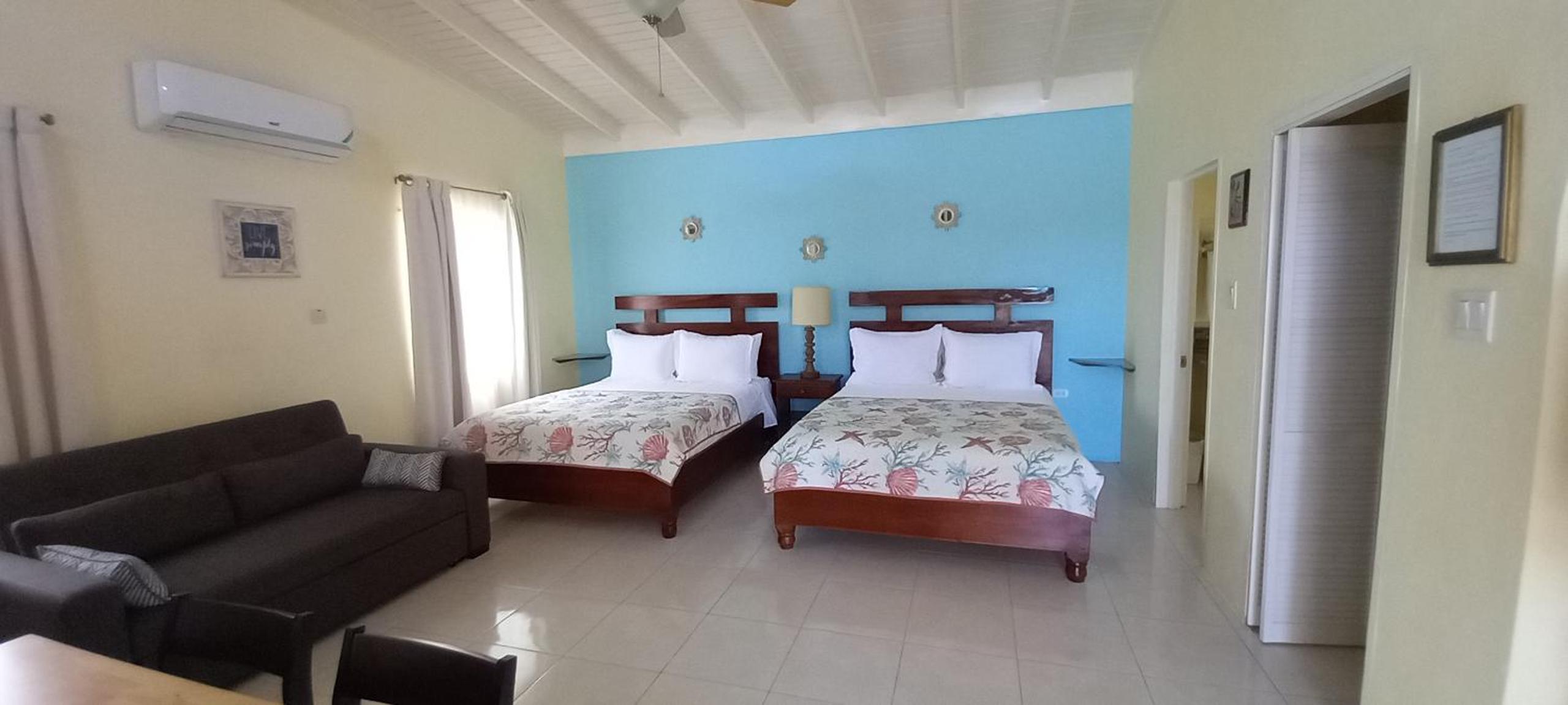 Deluxe Family Suite photo 1