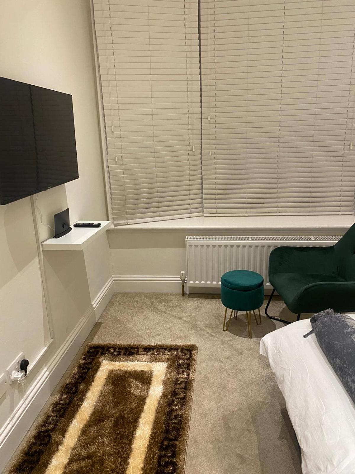 One-Bedroom Apartment photo 2
