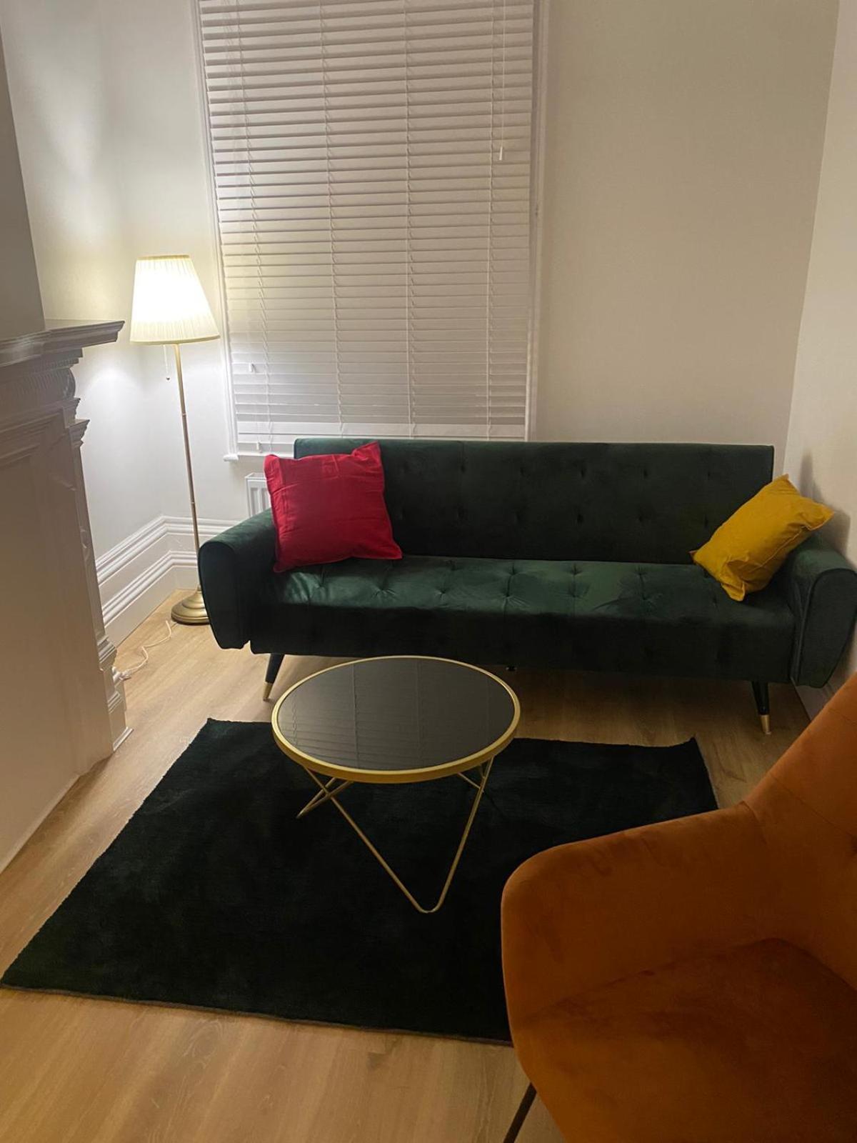 One-Bedroom Apartment photo 3