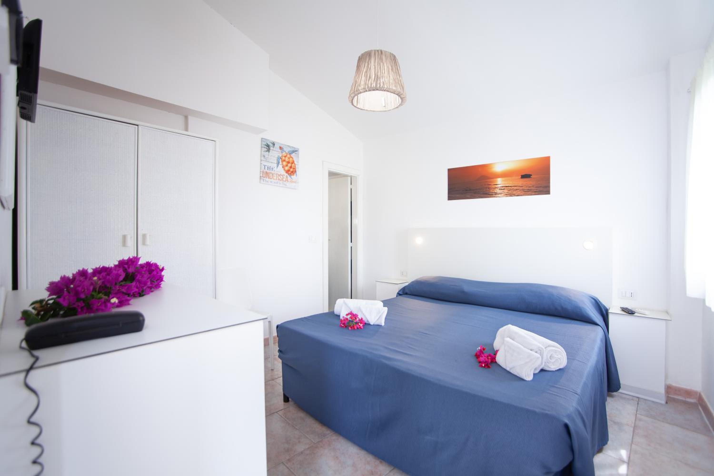 Standard Double Room - Photo 3