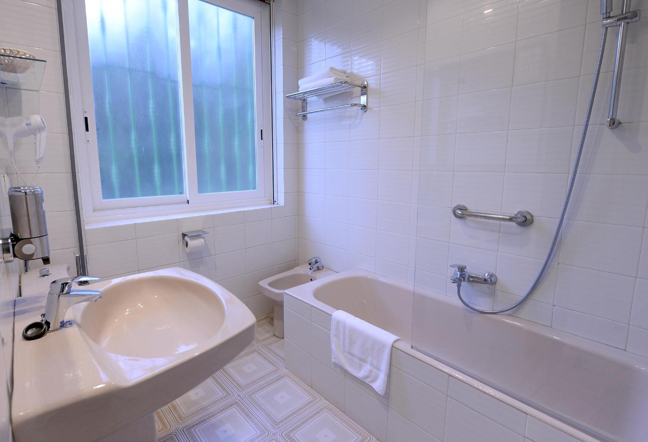 Single Room - Photo 2