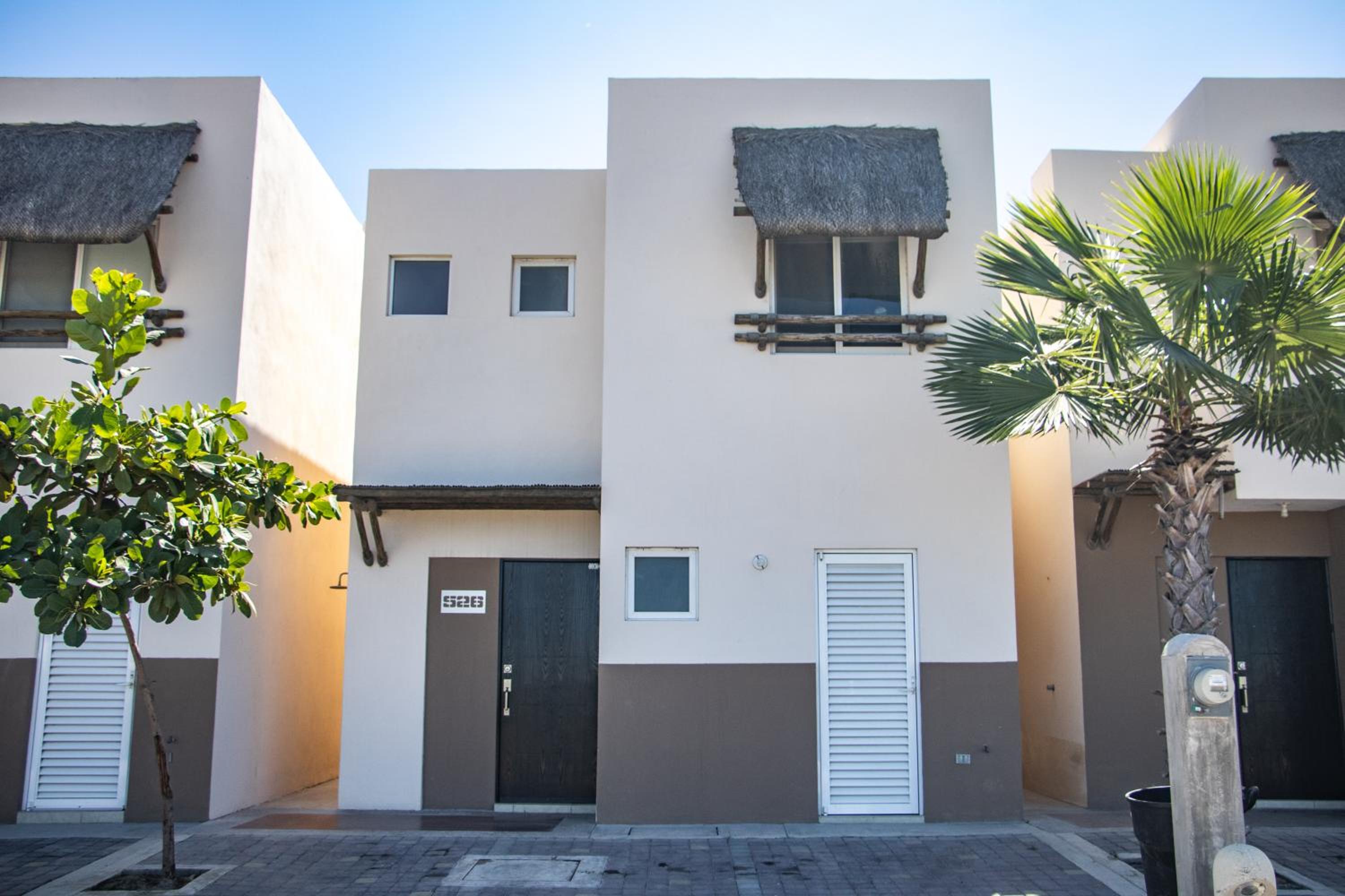 Three-Bedroom House - Photo 2