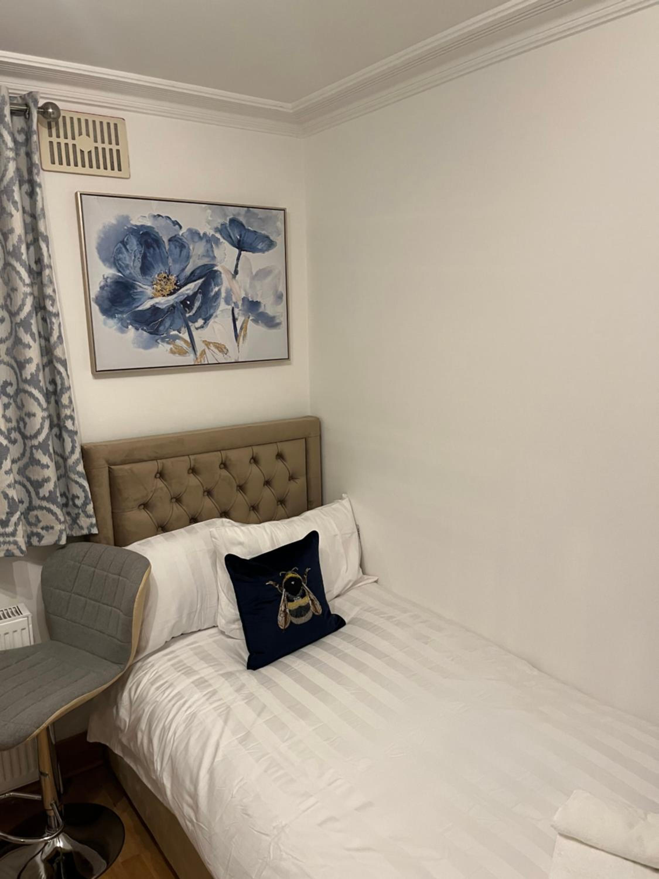 Single Room photo 2