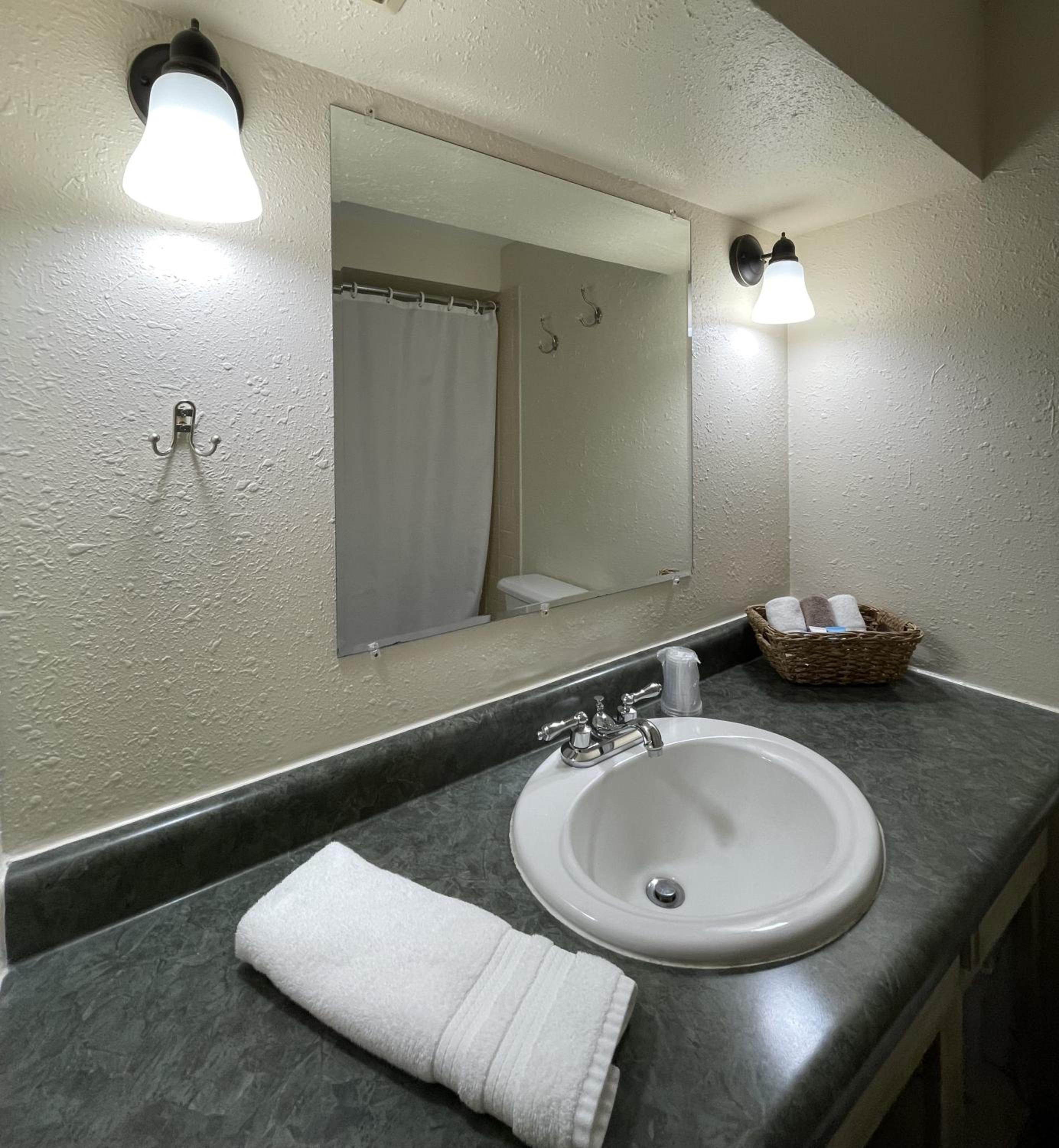 Quadruple Room with Mountain View photo 3