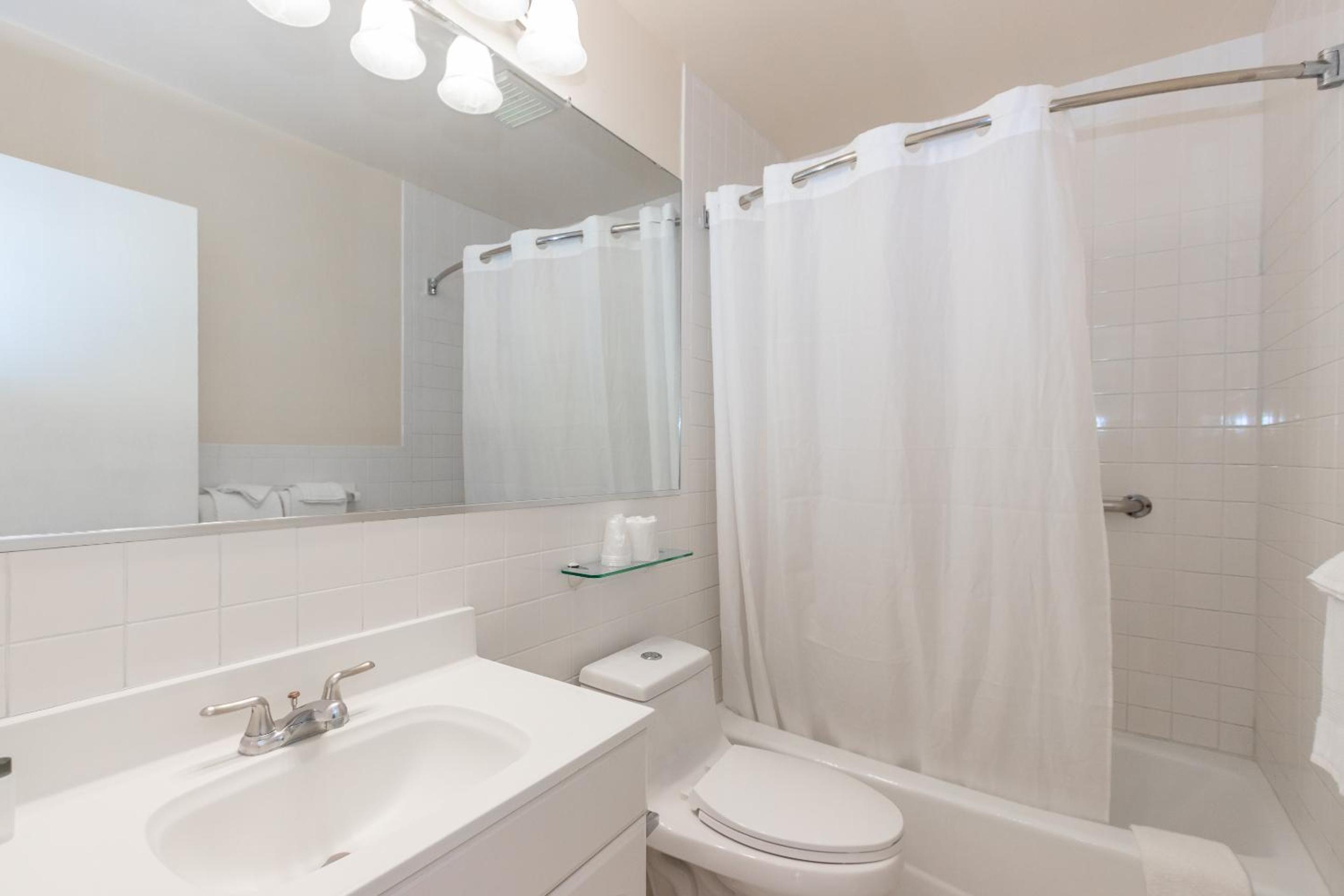 2 Queen Beds Beachview  photo 3