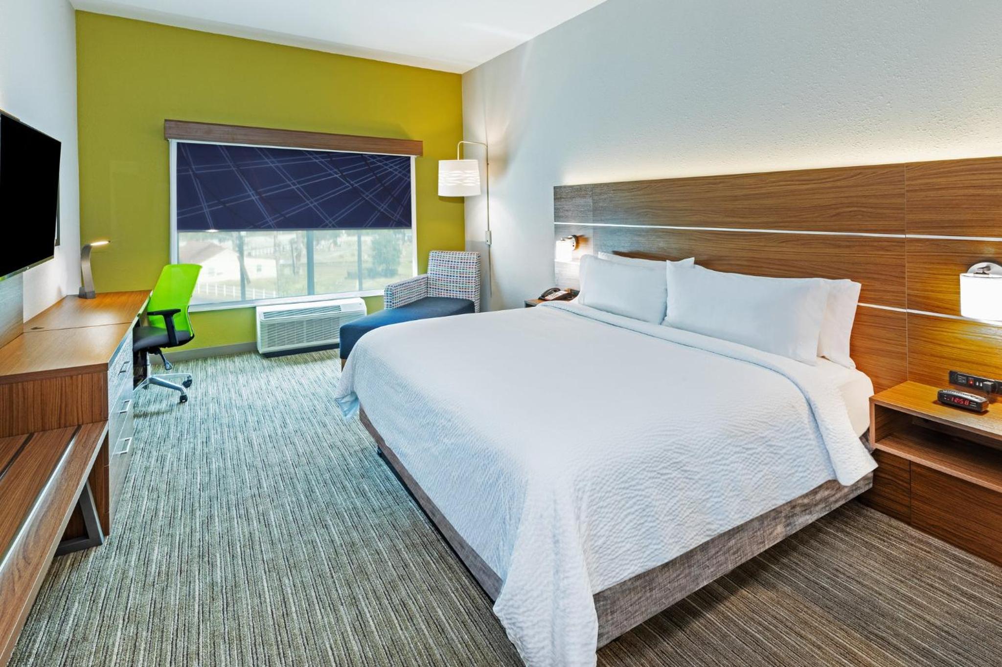 Standard King Room - Photo 5