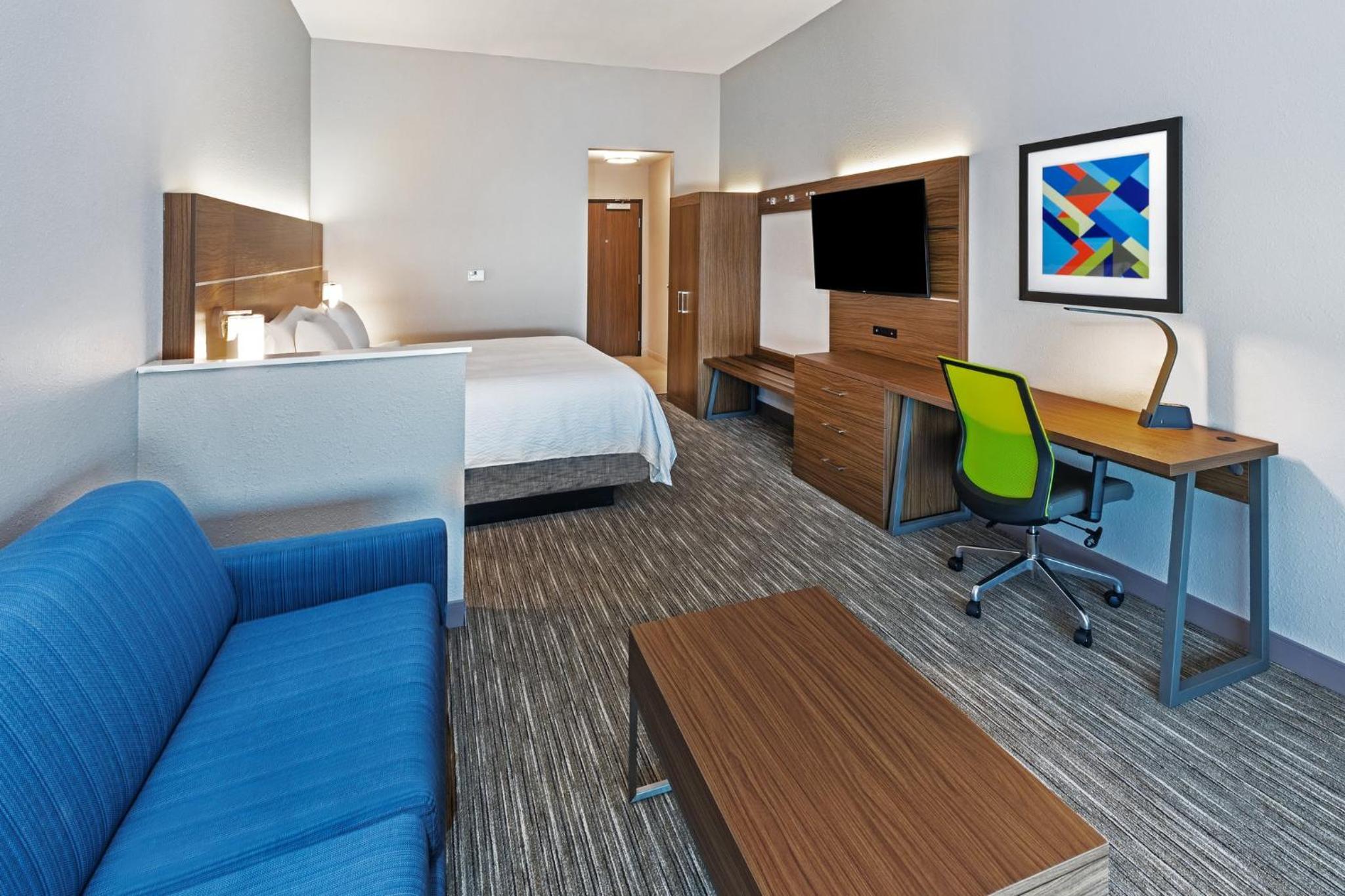 King Suite with Sofa Bed - Photo 2