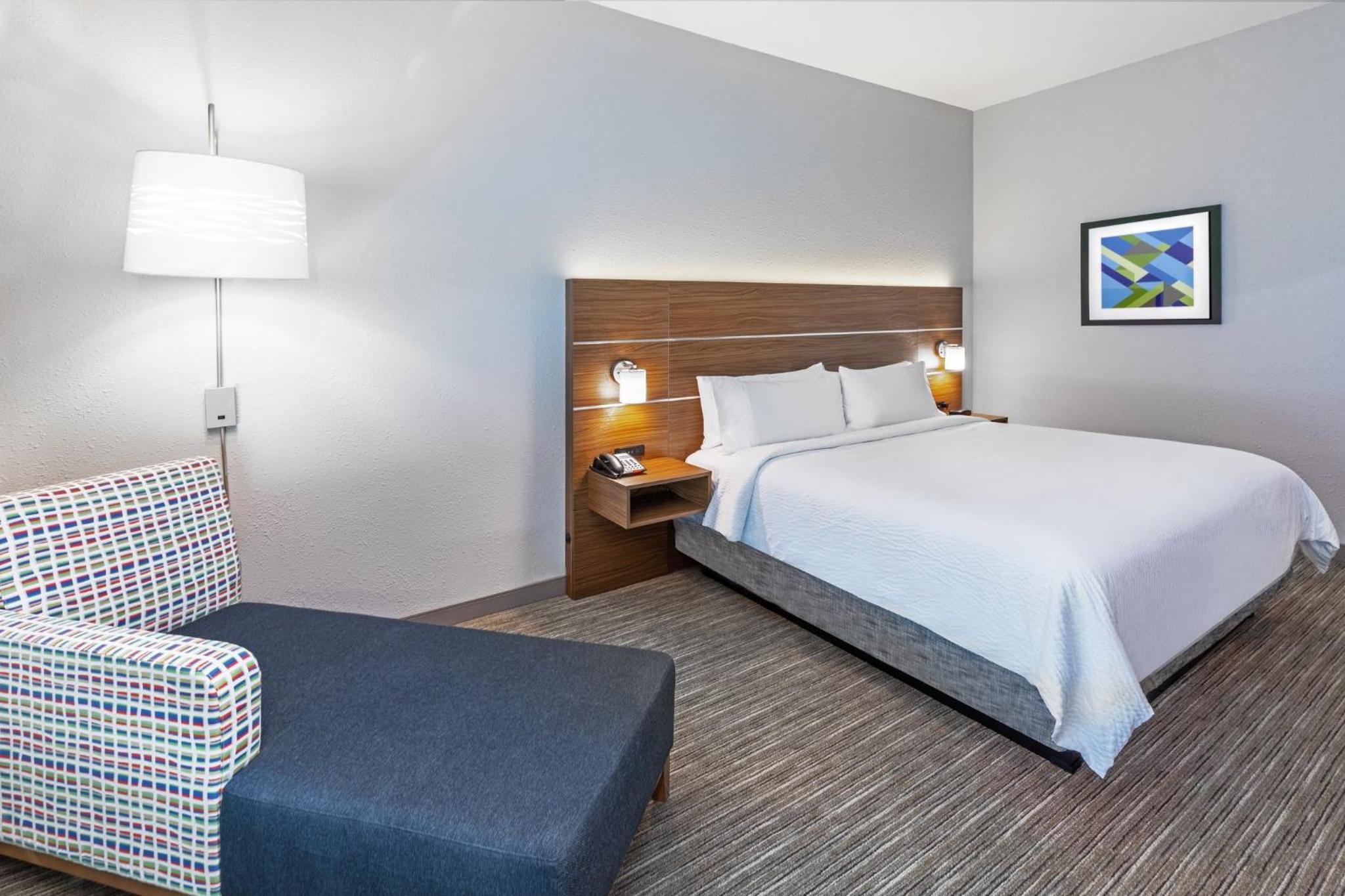 Standard King Room - Photo 3