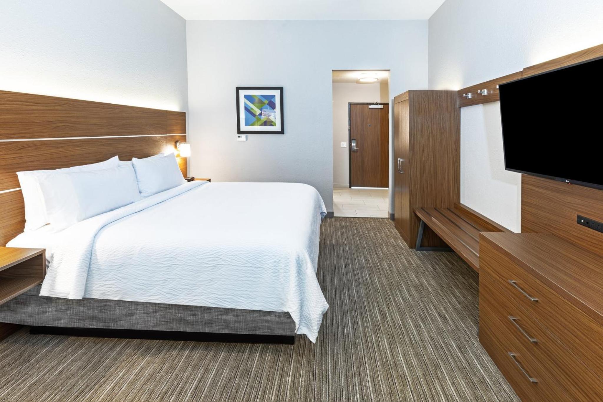 Standard King Room - Photo 4
