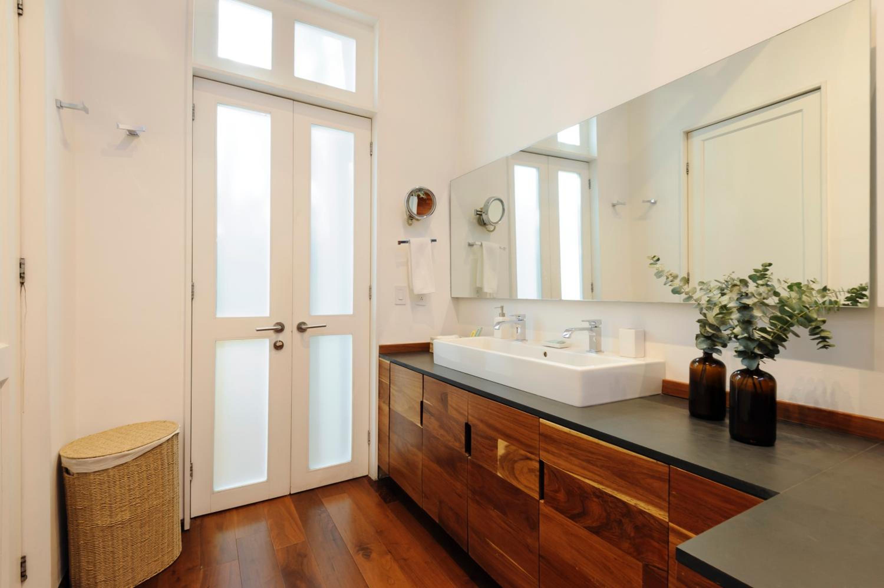 Deluxe King Suite photo 3