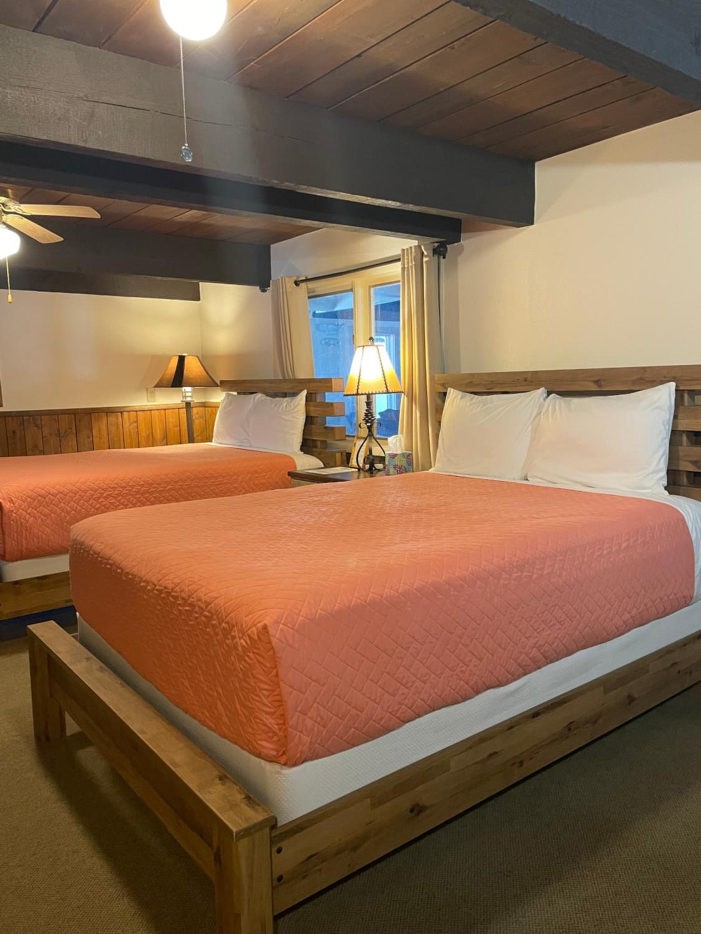 Queen Room with Two Queen Beds photo 1