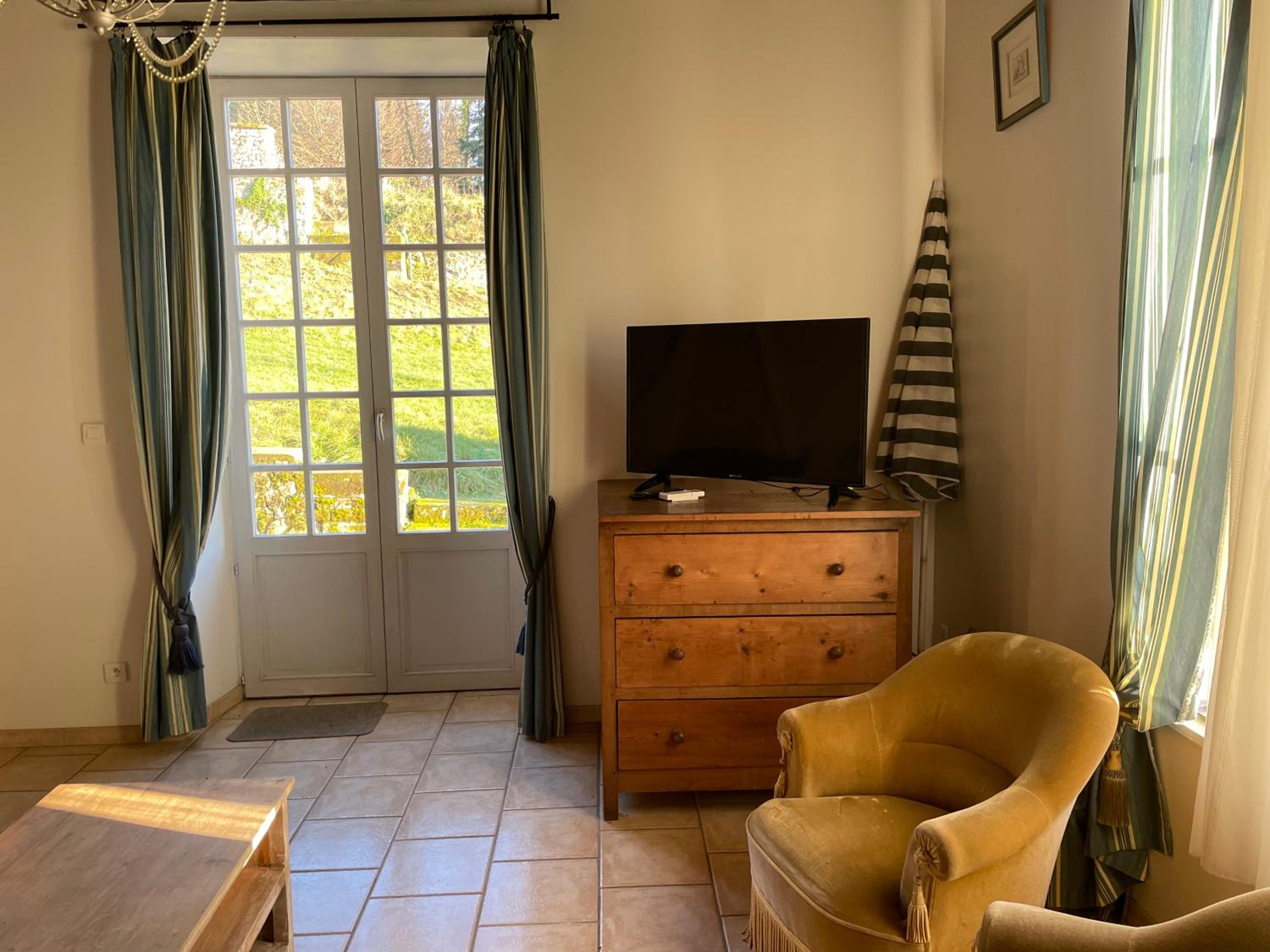 One-Bedroom House photo 1