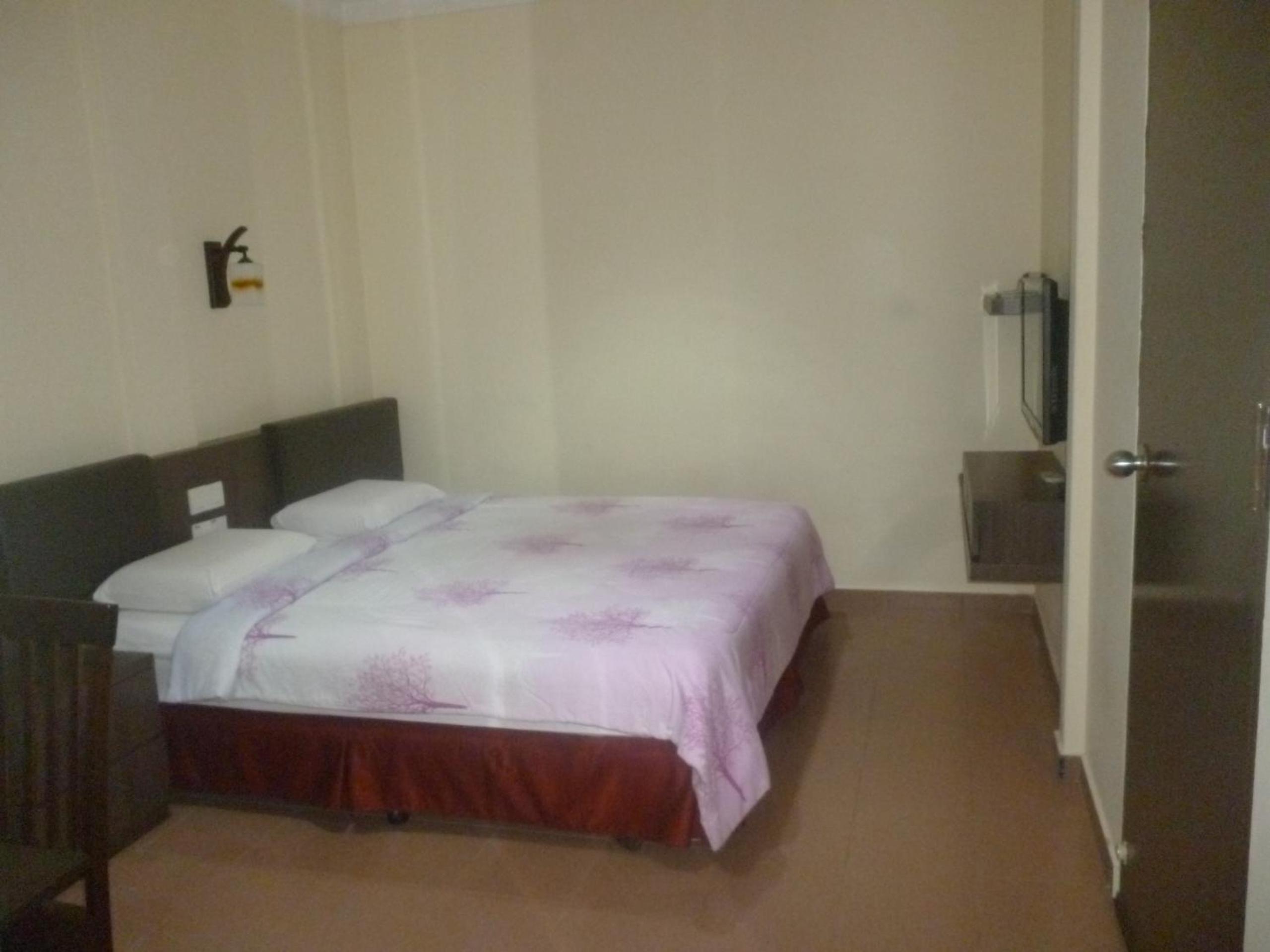 Standard Queen Room - Photo 5