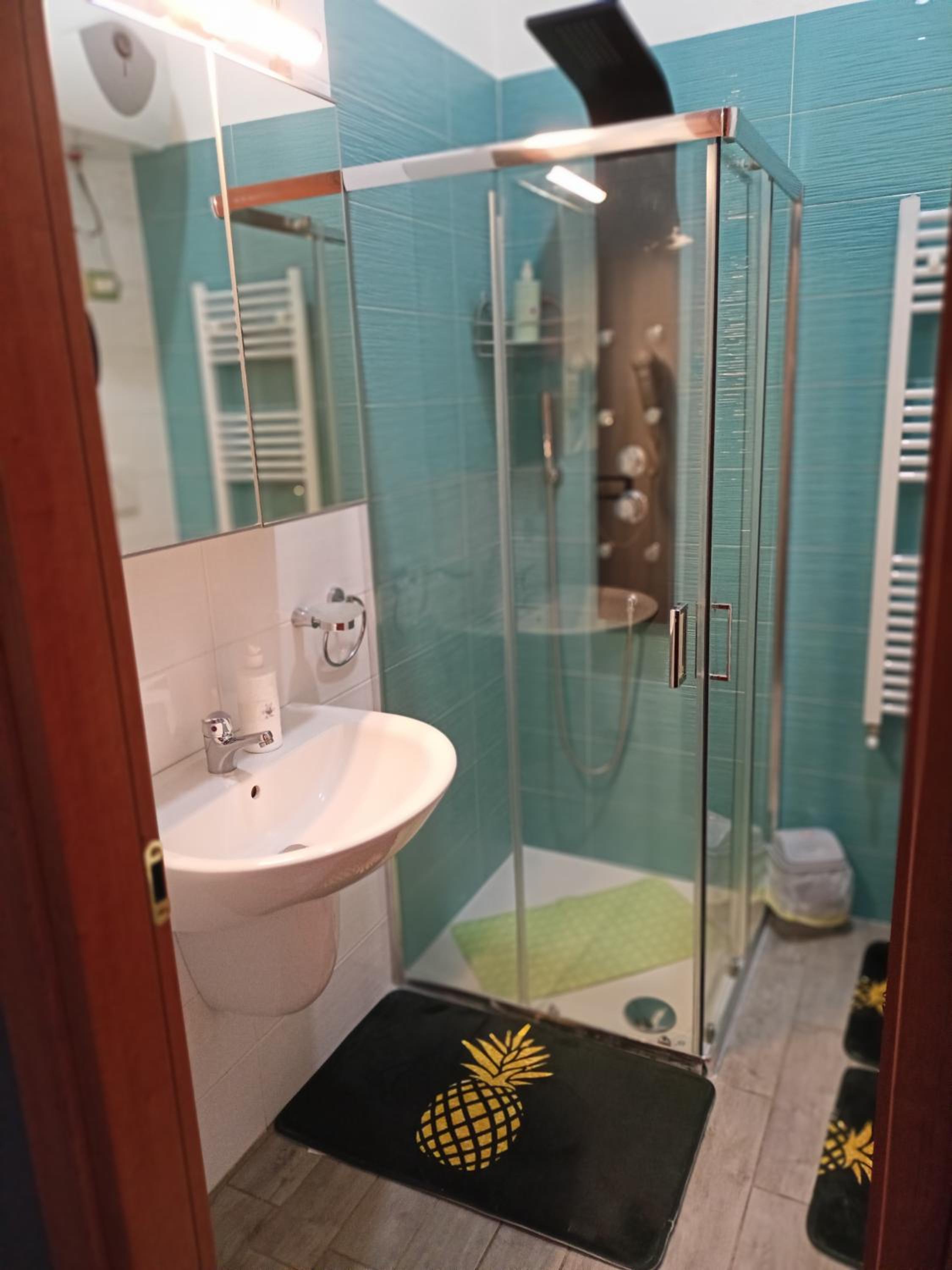 Double Room with Balcony - Photo 32