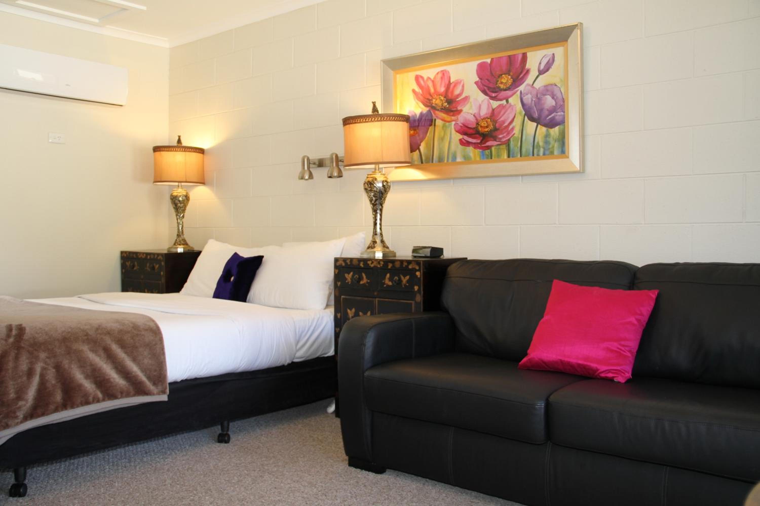 Queen Room photo 3