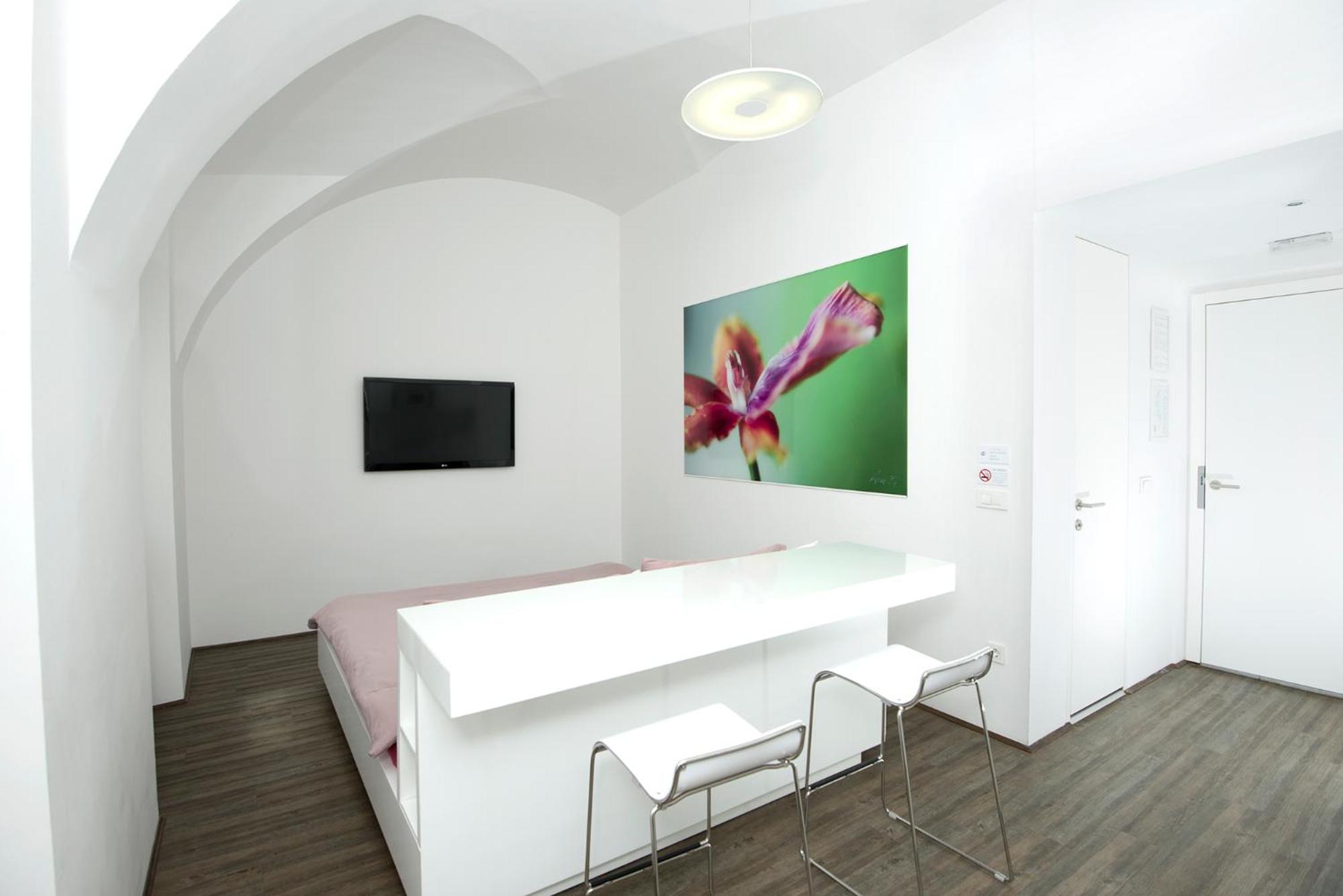 Studio - Photo 15