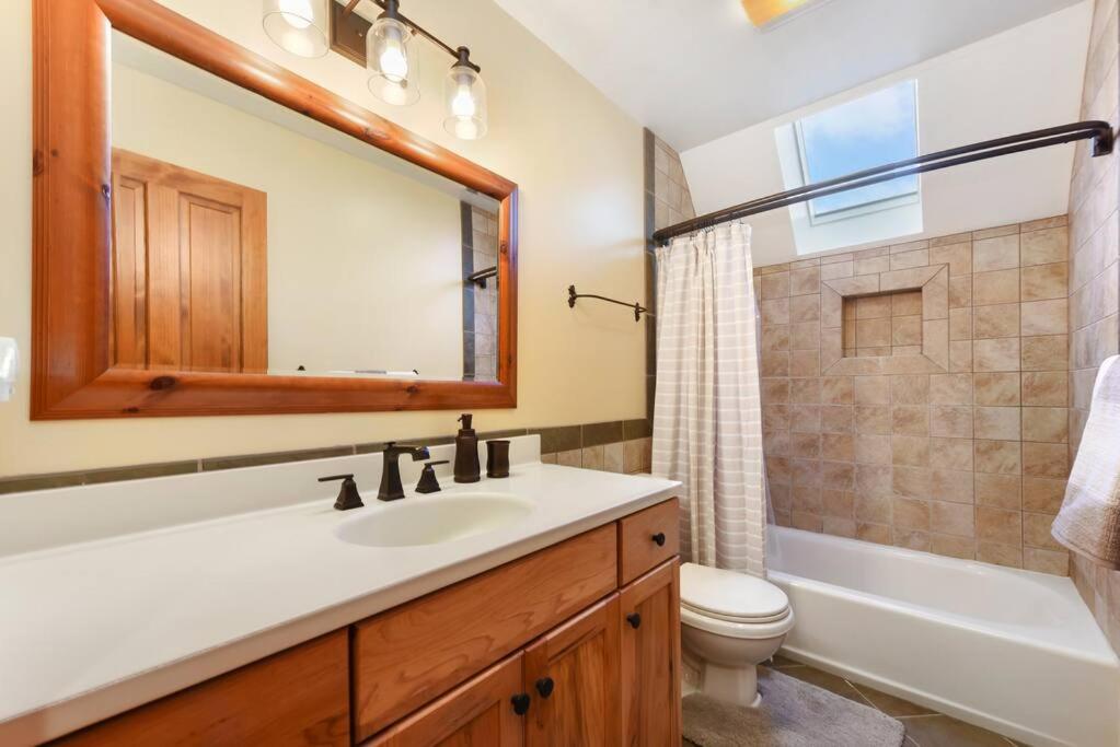 Four-Bedroom House photo 2