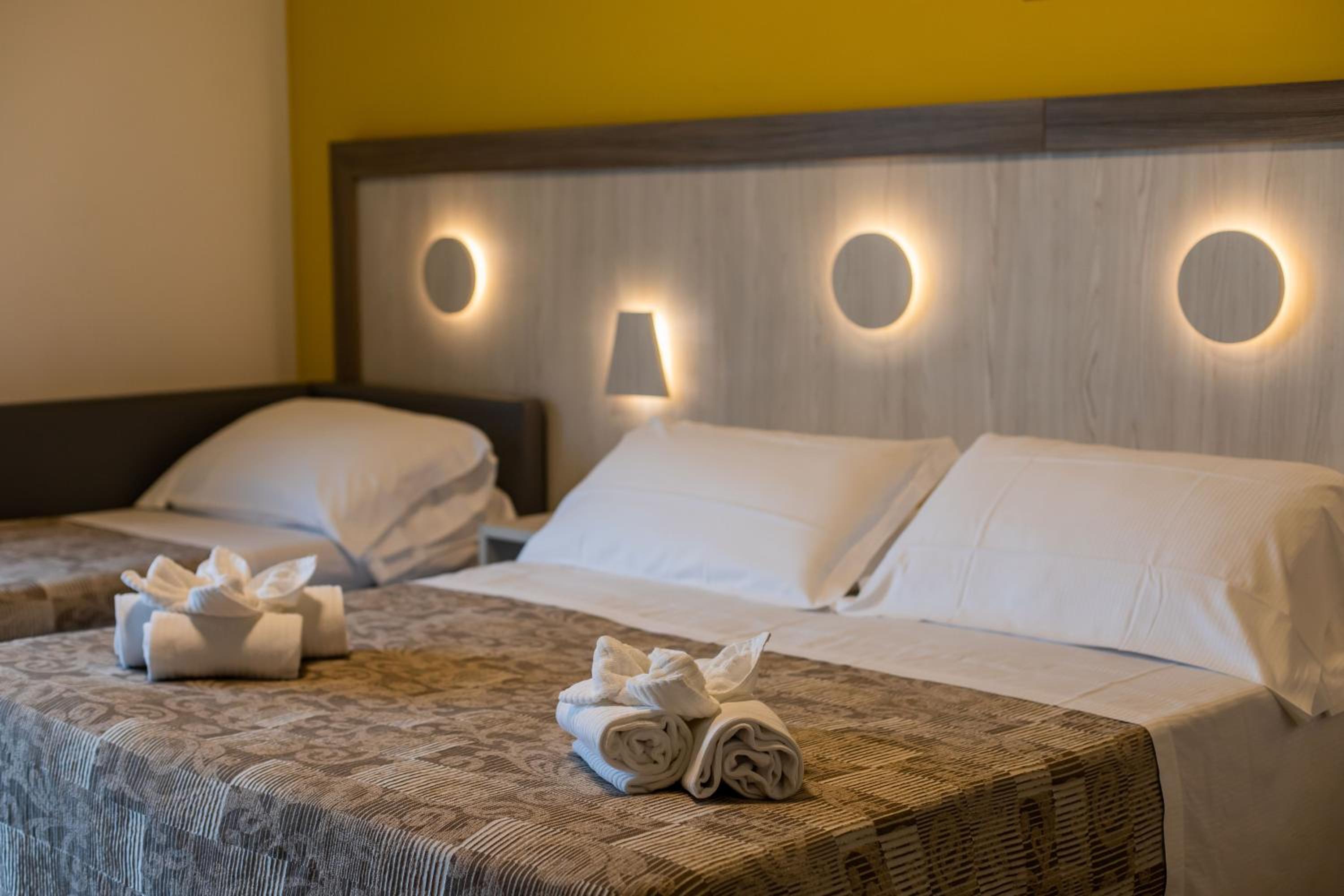 Double or Twin Room with Sea View photo 3