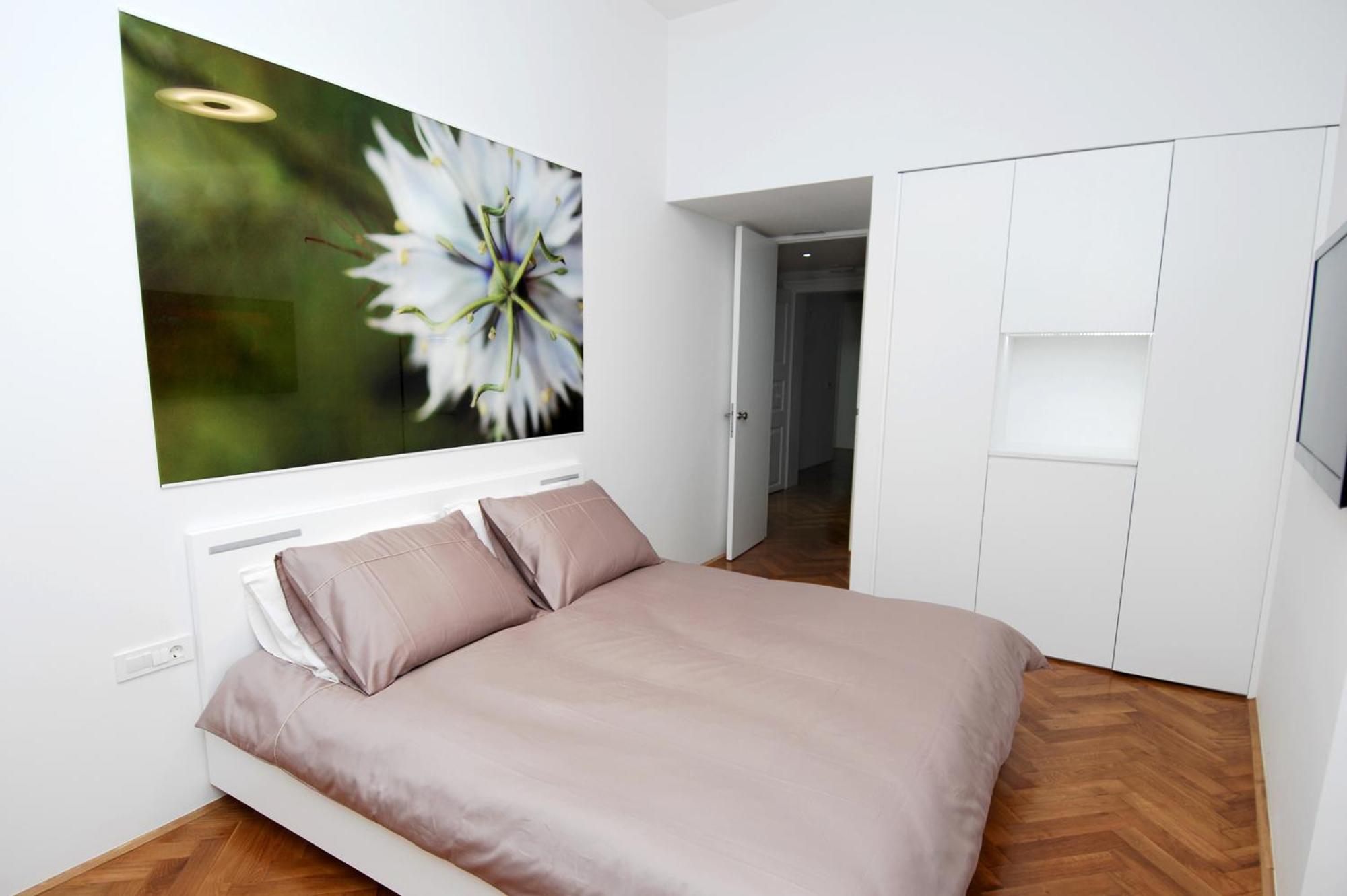 Double Room with River View - Photo 7