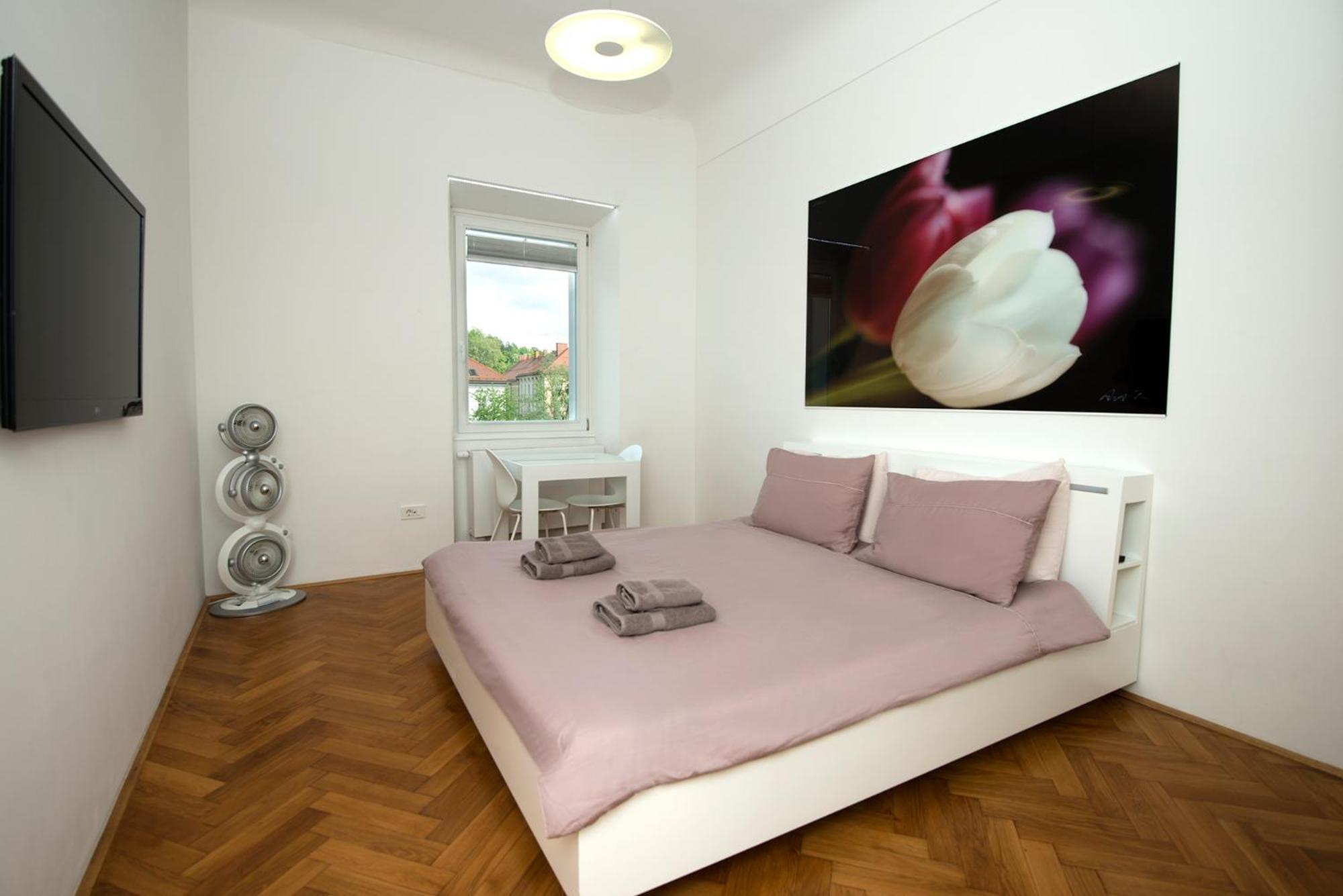 Double Room with River View - Photo 17