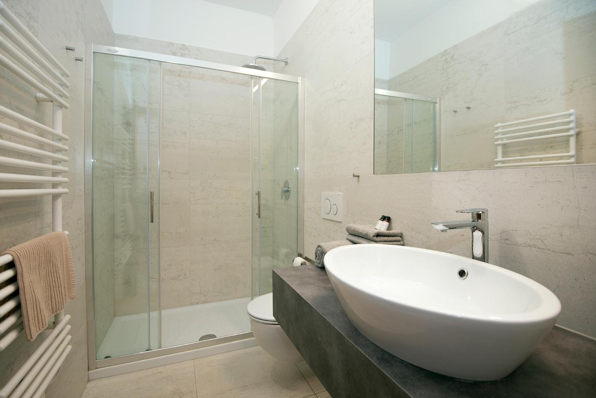 Double Room with River View - Photo 13