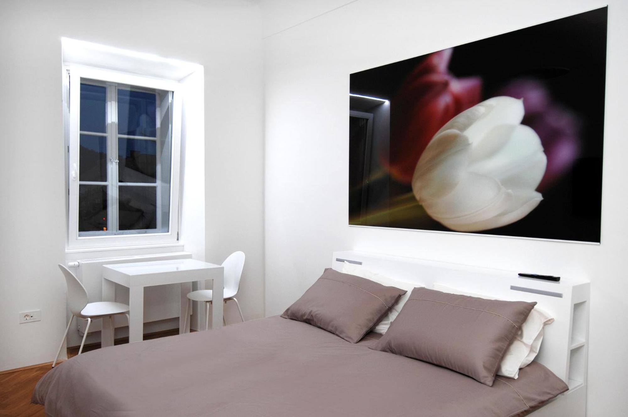 Double Room with River View - Photo 3