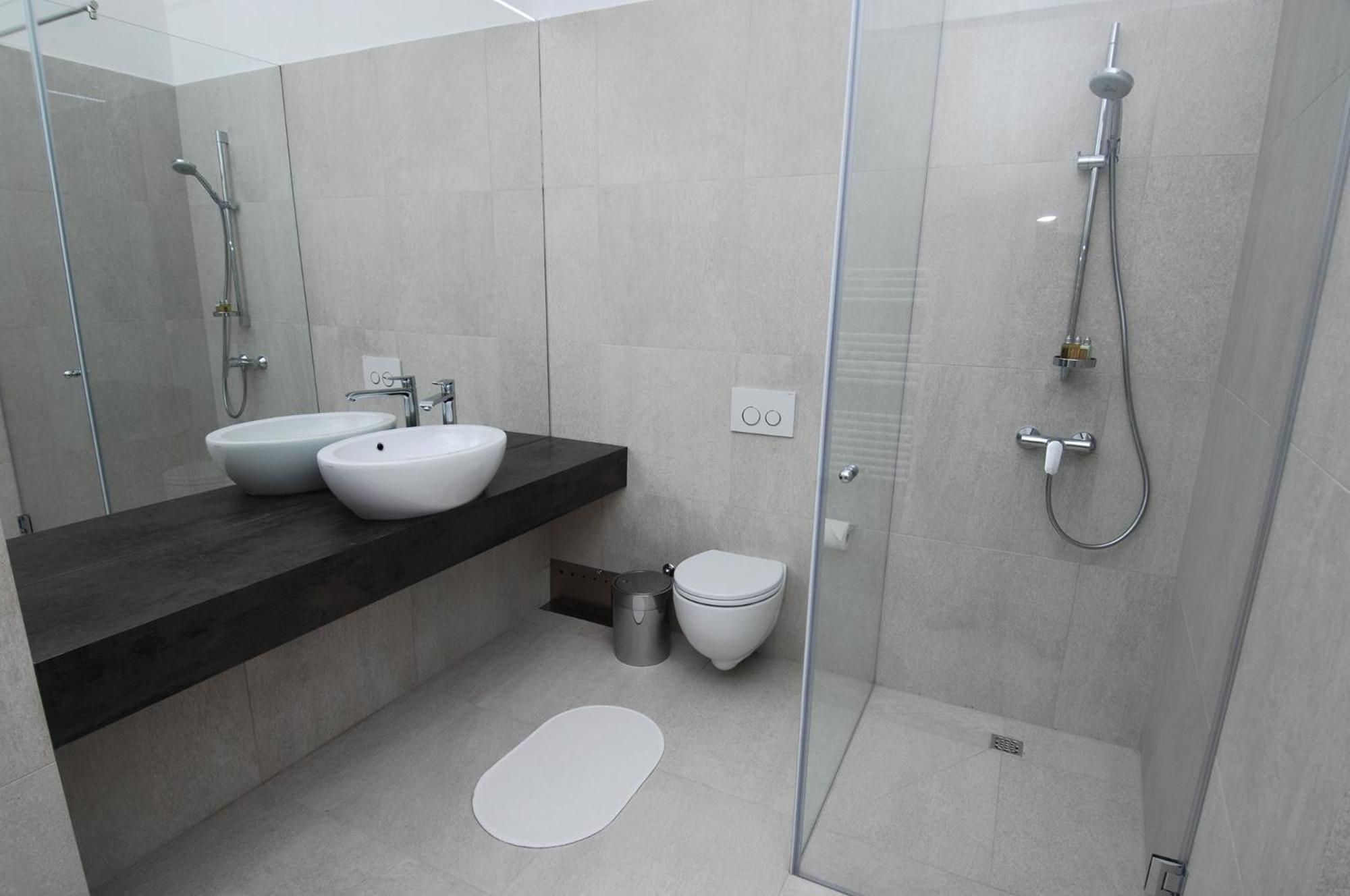 Double Room with River View - Photo 24