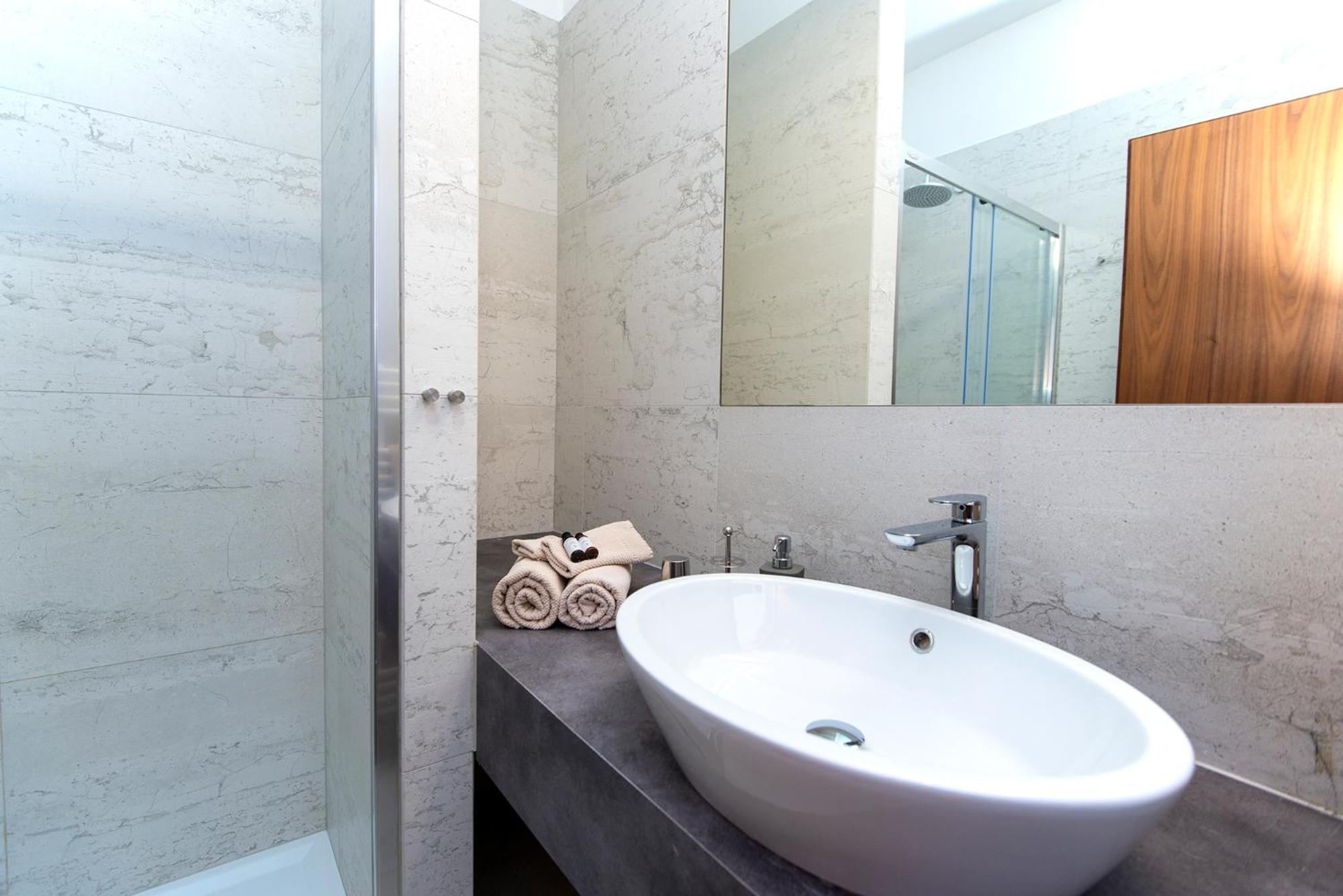 Double Room with River View - Photo 21