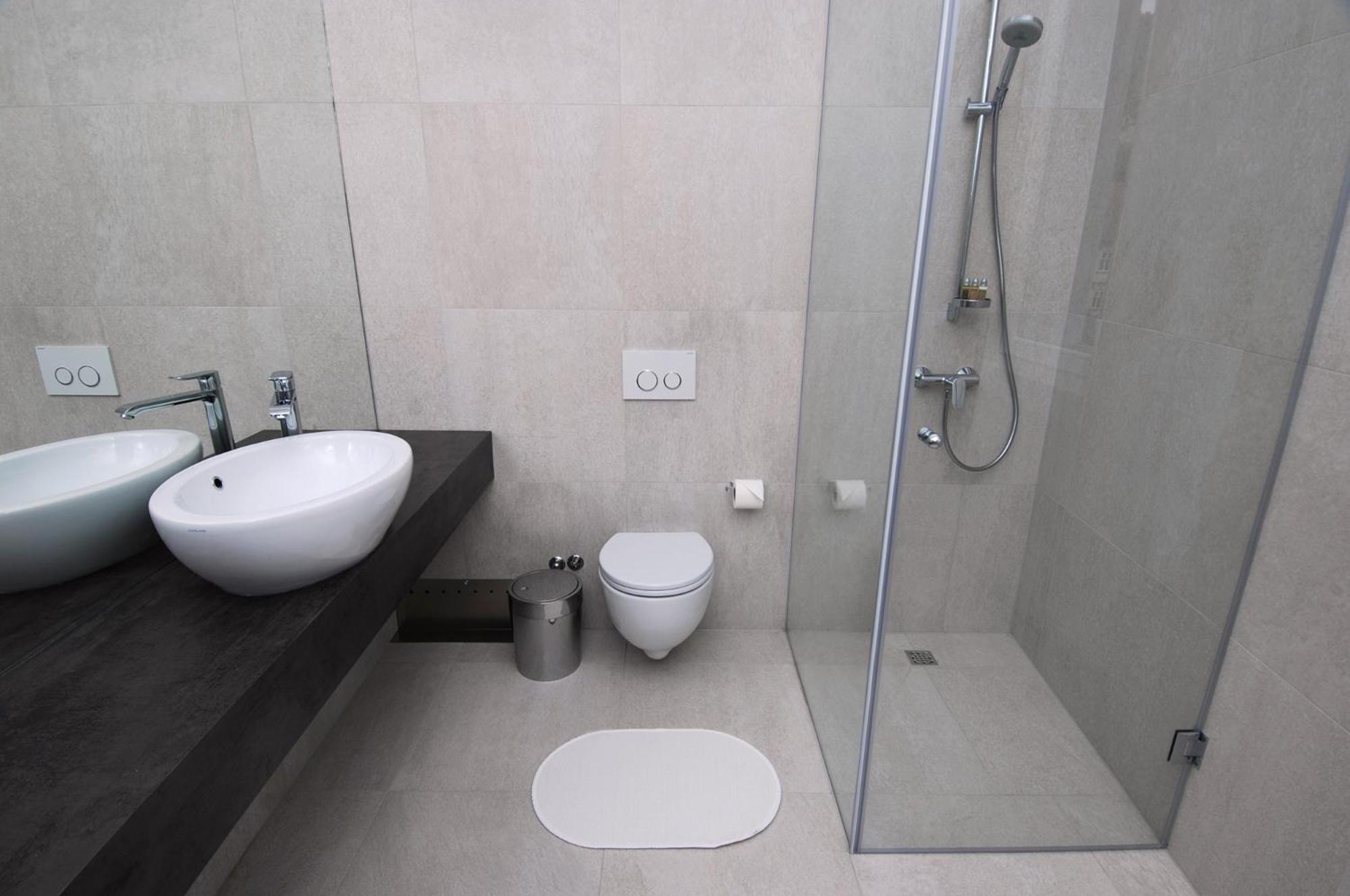 Double Room with River View - Photo 8