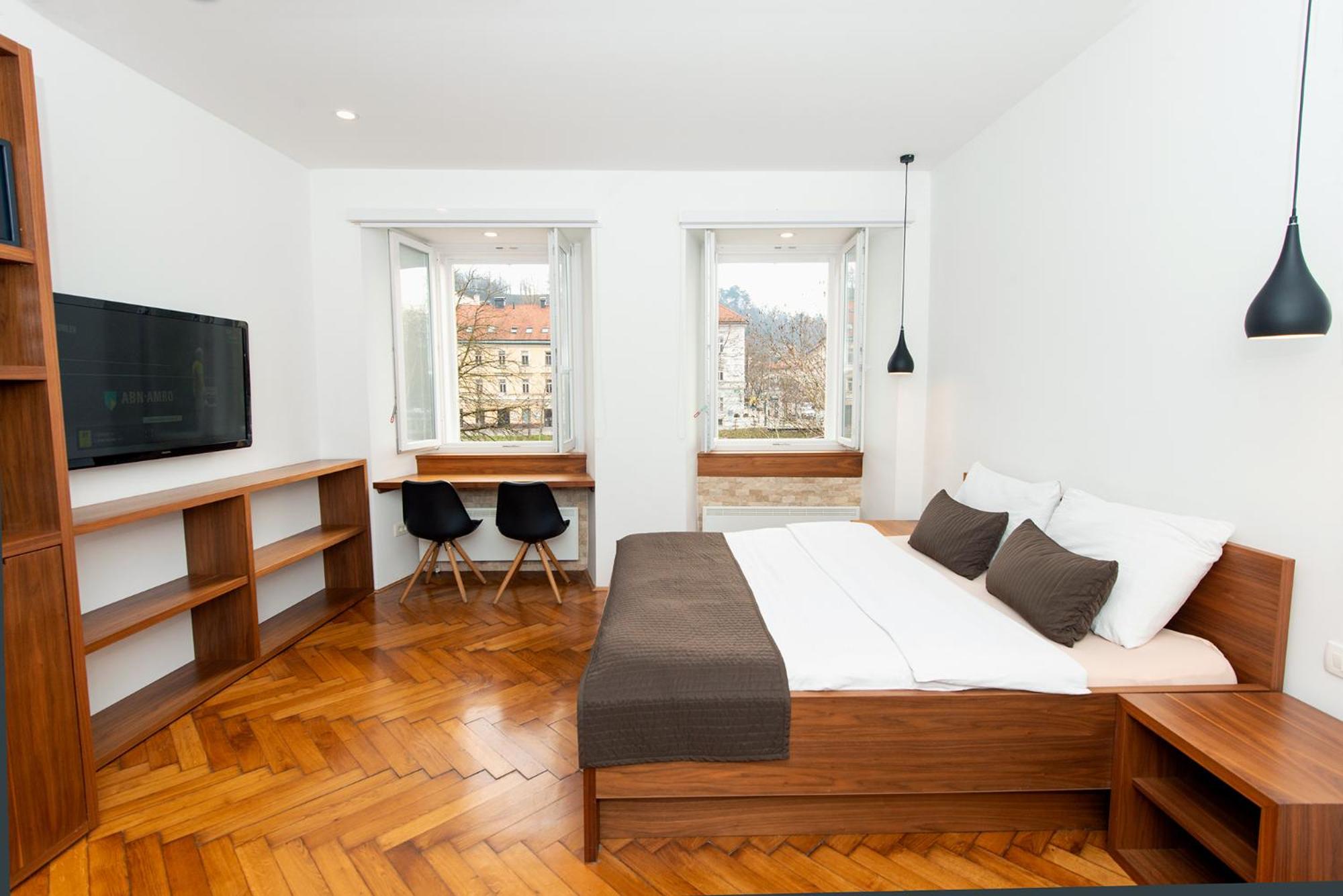 Double Room with River View - Photo 16