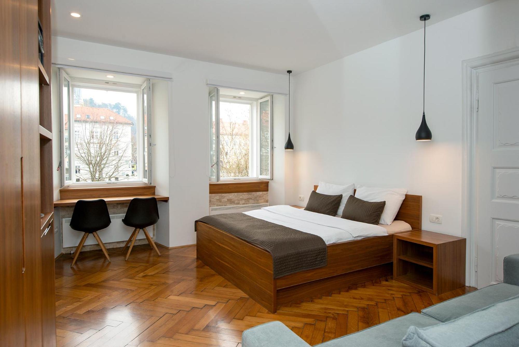 Double Room with River View - Photo 12