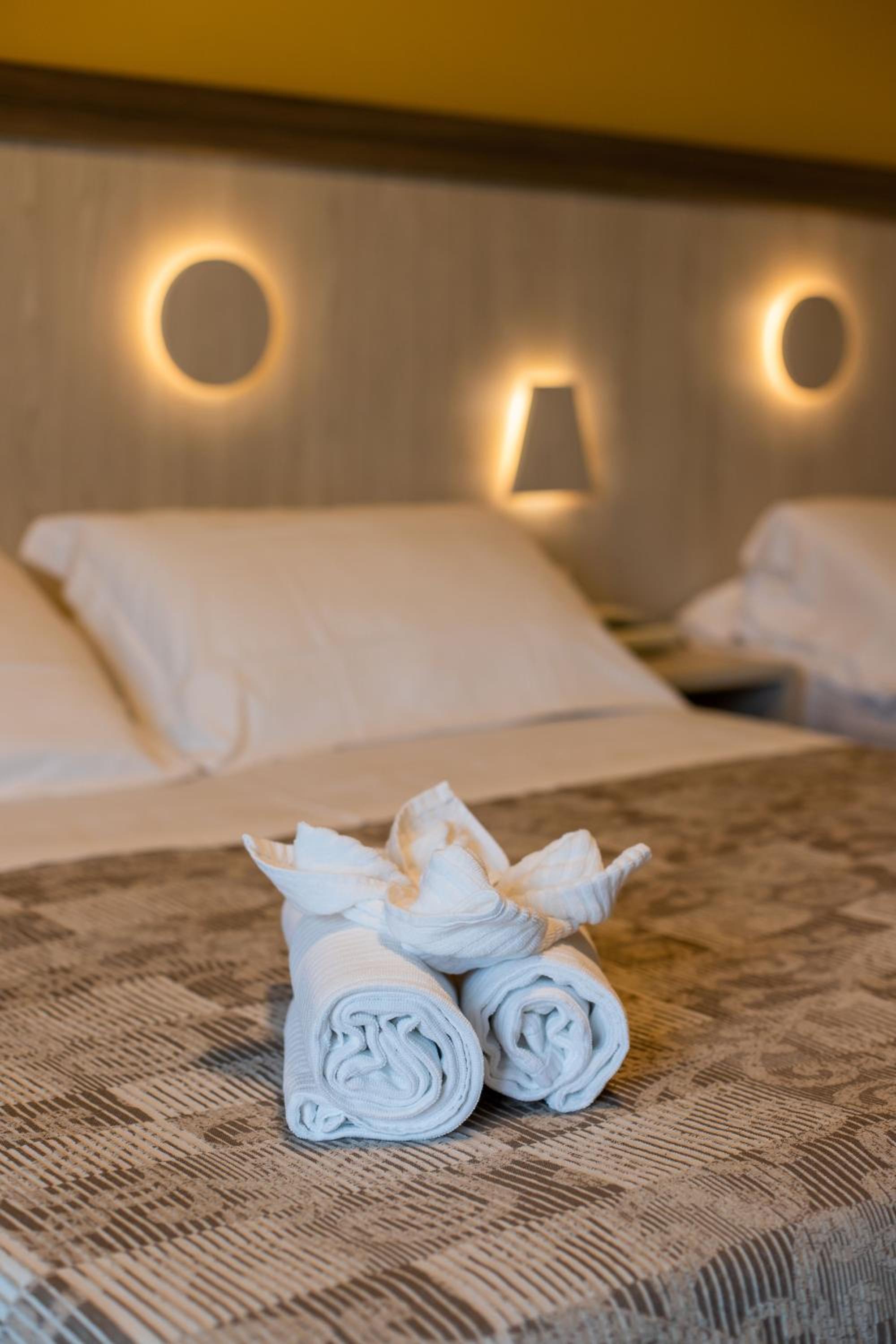 Double or Twin Room with Sea View photo 3