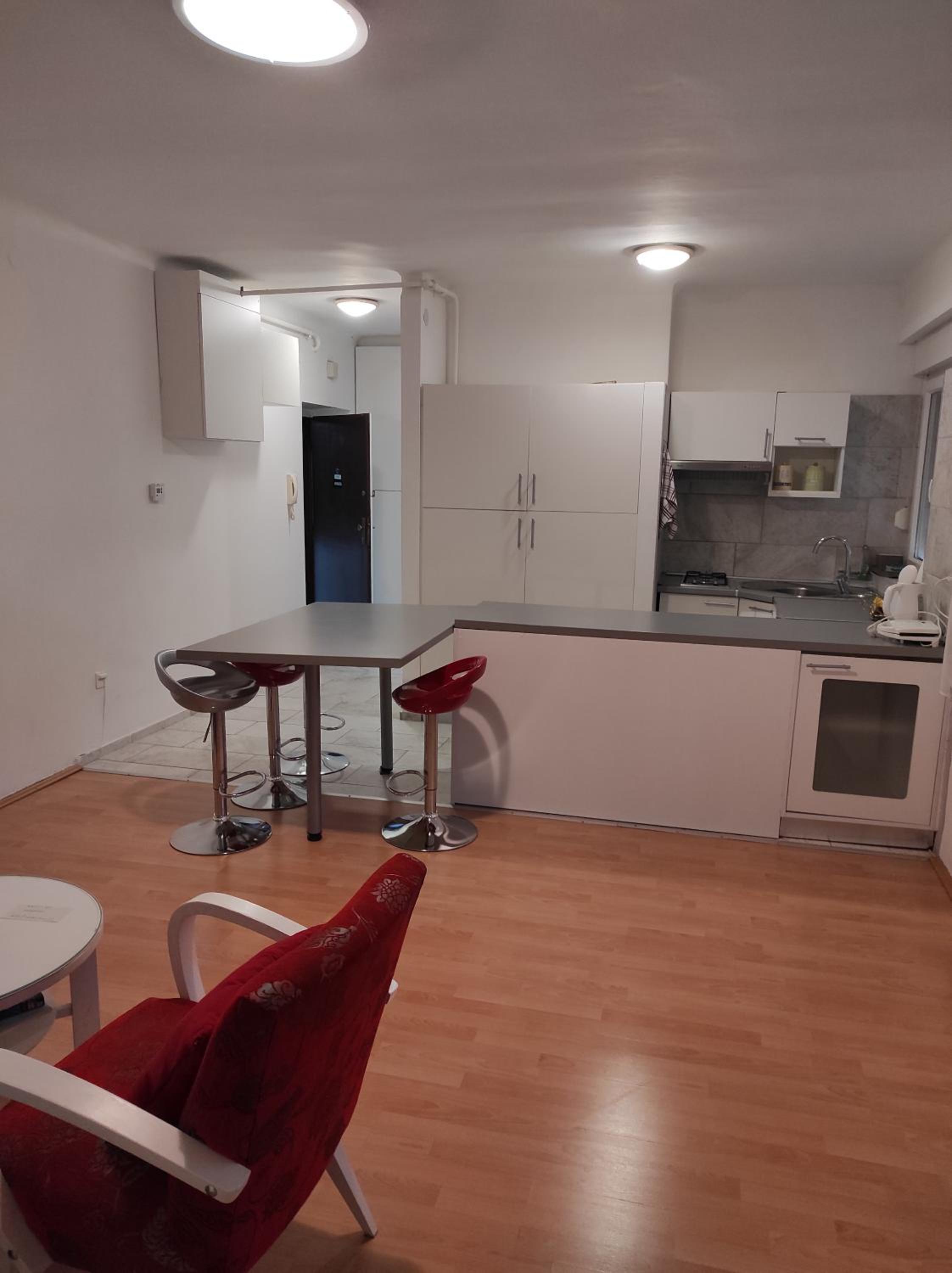 One-Bedroom Apartment - Photo 9
